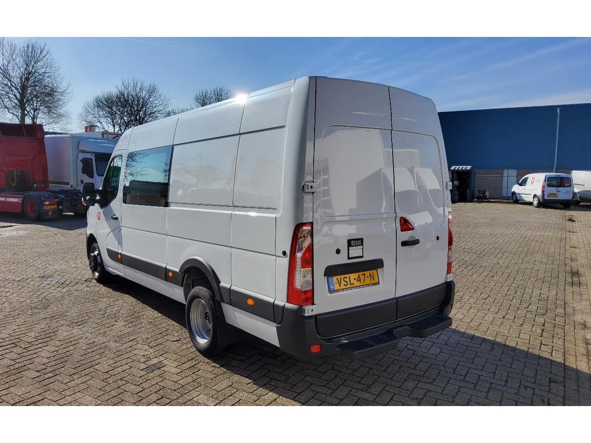 Foto 3 van Renault Master 145.35 EURO 6 L3H2 DL LUXE DUBBELE CABINE 6 PERSOONS - VSL-47-N - RED EDITION