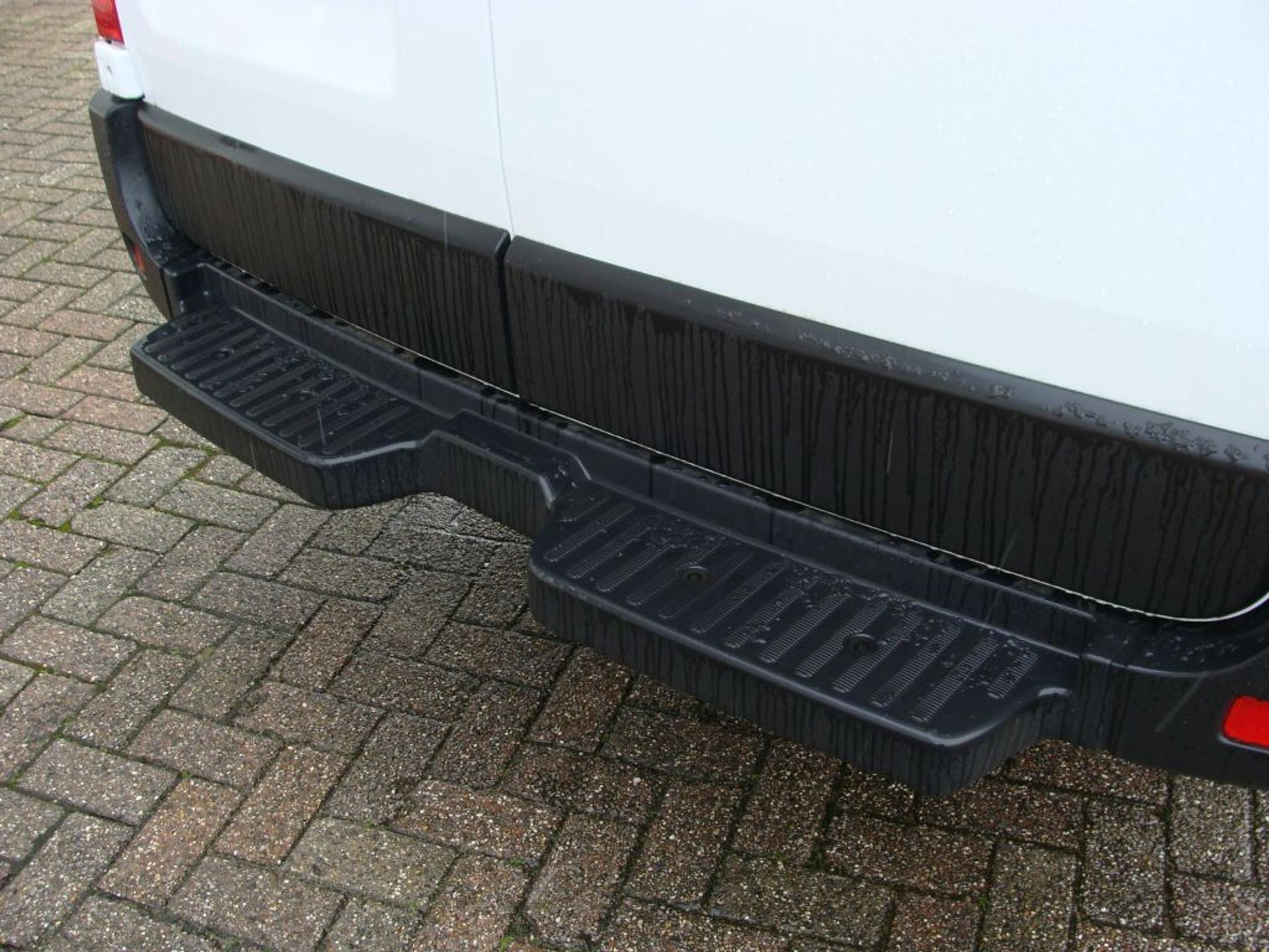 Foto 7 van Renault Master 145.35 EURO 6 L3H2 DL LUXE DUBBELE CABINE 6 PERSOONS - VSL-47-N - RED EDITION