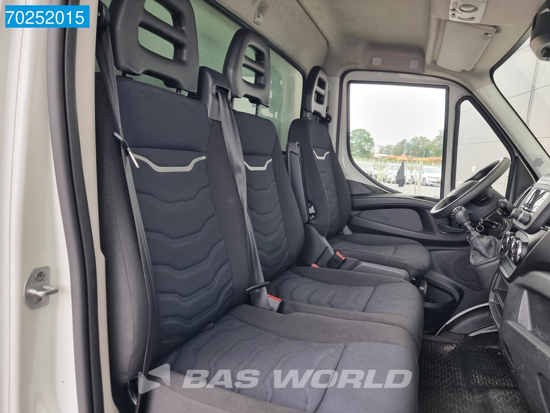 Foto 11 van Iveco 35C16 3.0L 160PK Bakwagen met Achterdeuren Meubelbak Koffer Gesloten laadbak 19m3 Airco Cruise control