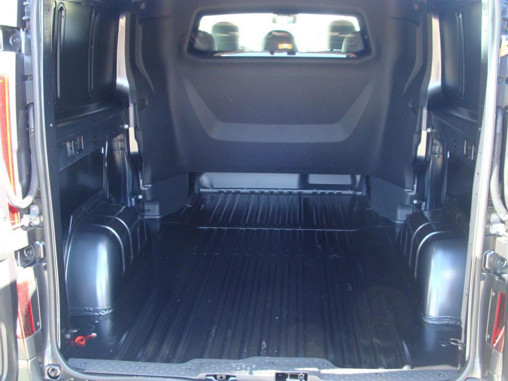 Foto 13 van Renault Trafic "SCHADE" 170 PK L2 H1 AUTOMAAT - LUXE DC - 2x ZIJSCHUIFDEUR - VSB-85-K