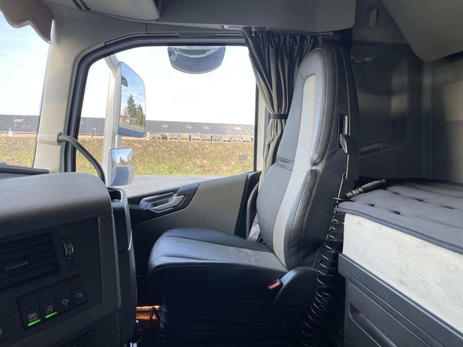 Foto 14 van Volvo FH 13.500 XL, BOOGIE, LEATHER SEATS, VIN 2017, 589.000KM