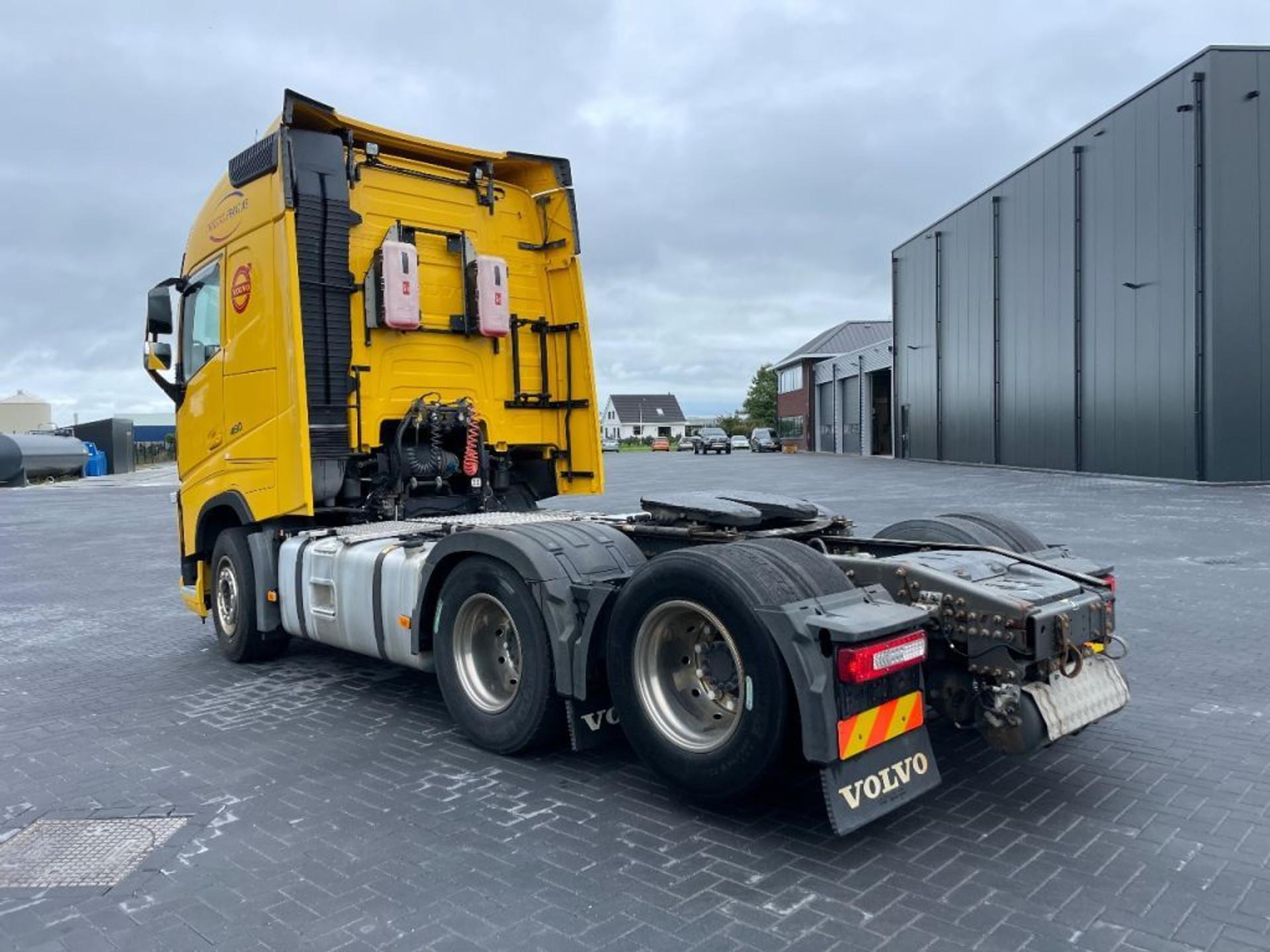 Foto 3 van Volvo FH 13.460 GLOBETROTTER, DOUBLE BOOGIE, LEATHER, 618.000KM