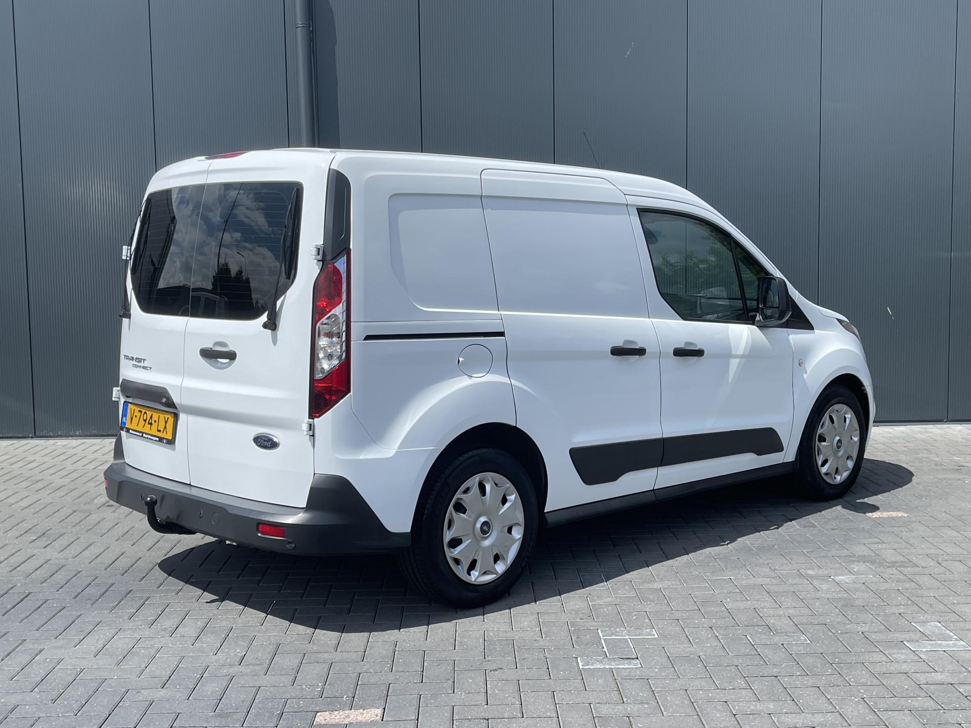 Foto 2 van Ford 1.5 TDCI / L1H1 / AIRCO / CRUISE / NAVI / CAMERA / TREKHAAK / 3-ZITS