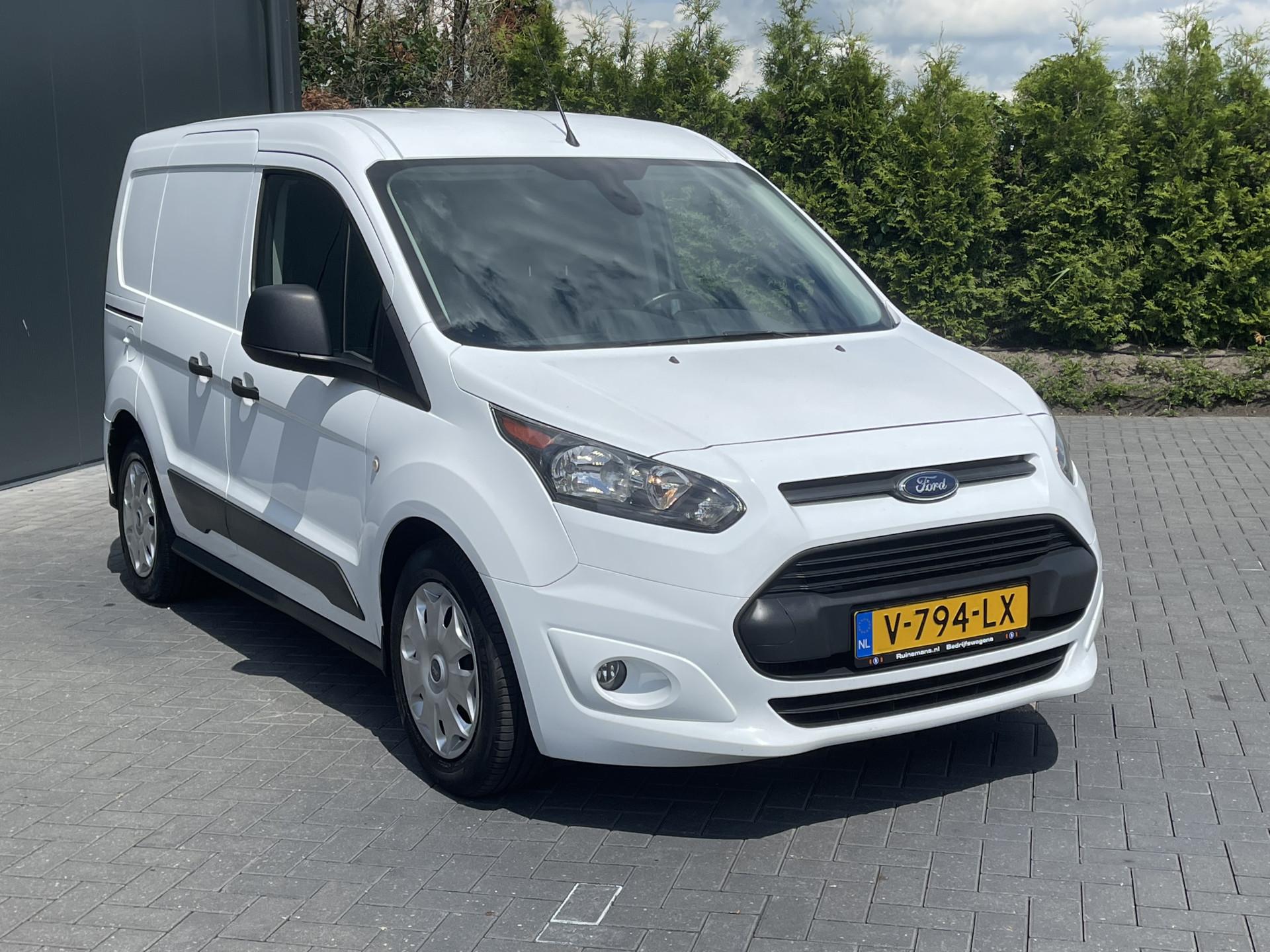 Foto 3 van Ford 1.5 TDCI / L1H1 / AIRCO / CRUISE / NAVI / CAMERA / TREKHAAK / 3-ZITS