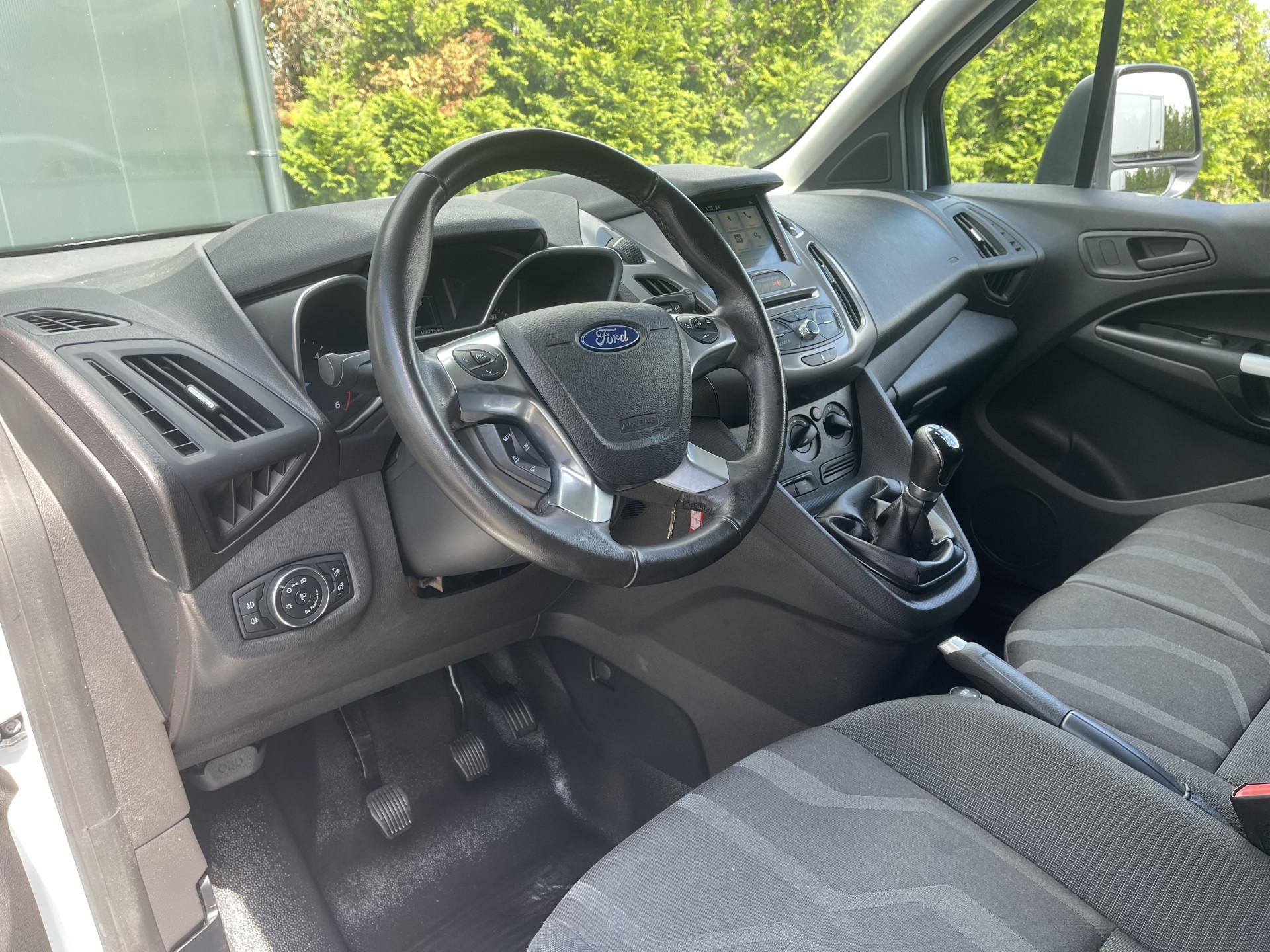 Foto 6 van Ford 1.5 TDCI / L1H1 / AIRCO / CRUISE / NAVI / CAMERA / TREKHAAK / 3-ZITS