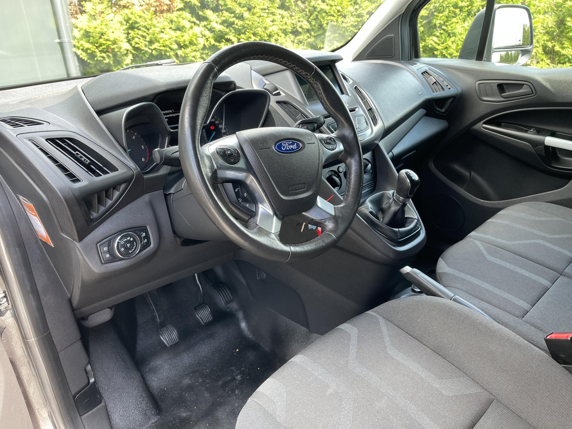 Foto 5 van Ford 1.5 TDCI 100 PK / L2H1 / AIRCO / CRUISE / NAVI / CAMERA / 3-ZITS / TREKHAAK