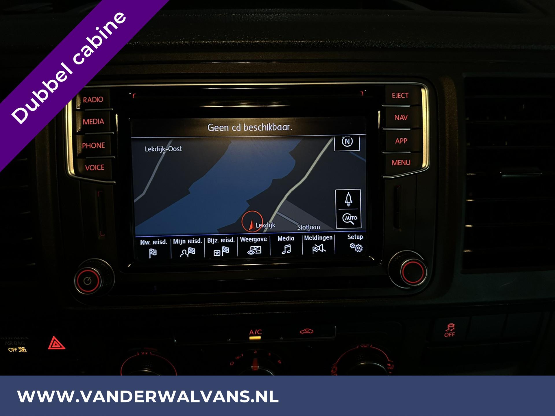 Foto 5 van Volkswagen 2.0 TDI 150pk L2H1 Dubbele cabine Euro6 Airco | 5 Zits | 2500kg Trekhaak | Navigatie