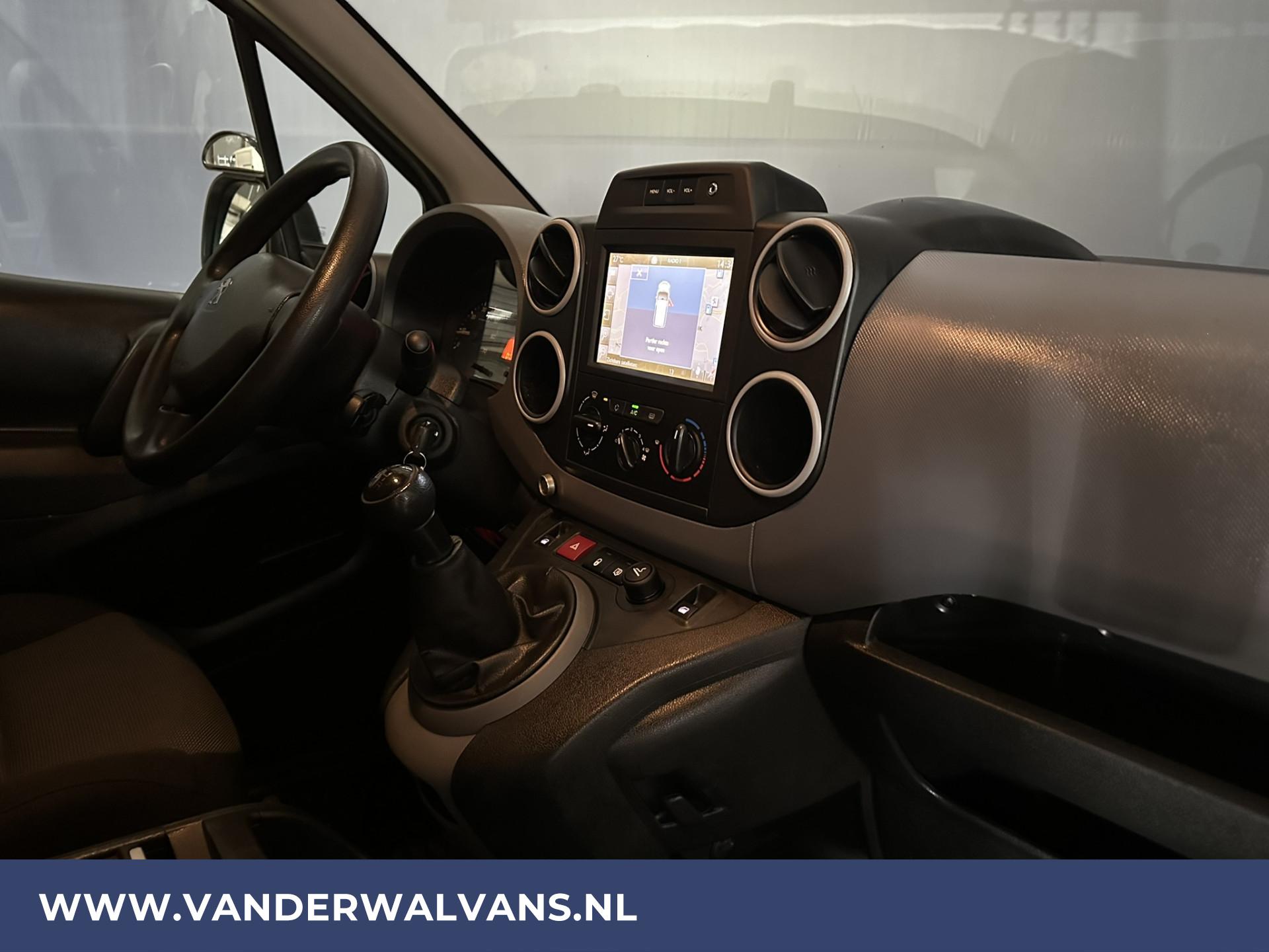 Foto 12 van Peugeot 1.6 BlueHDi 100pk L2H1 Euro6 Airco | Camera | Navigatie | Trekhaak | Cruisecontrol