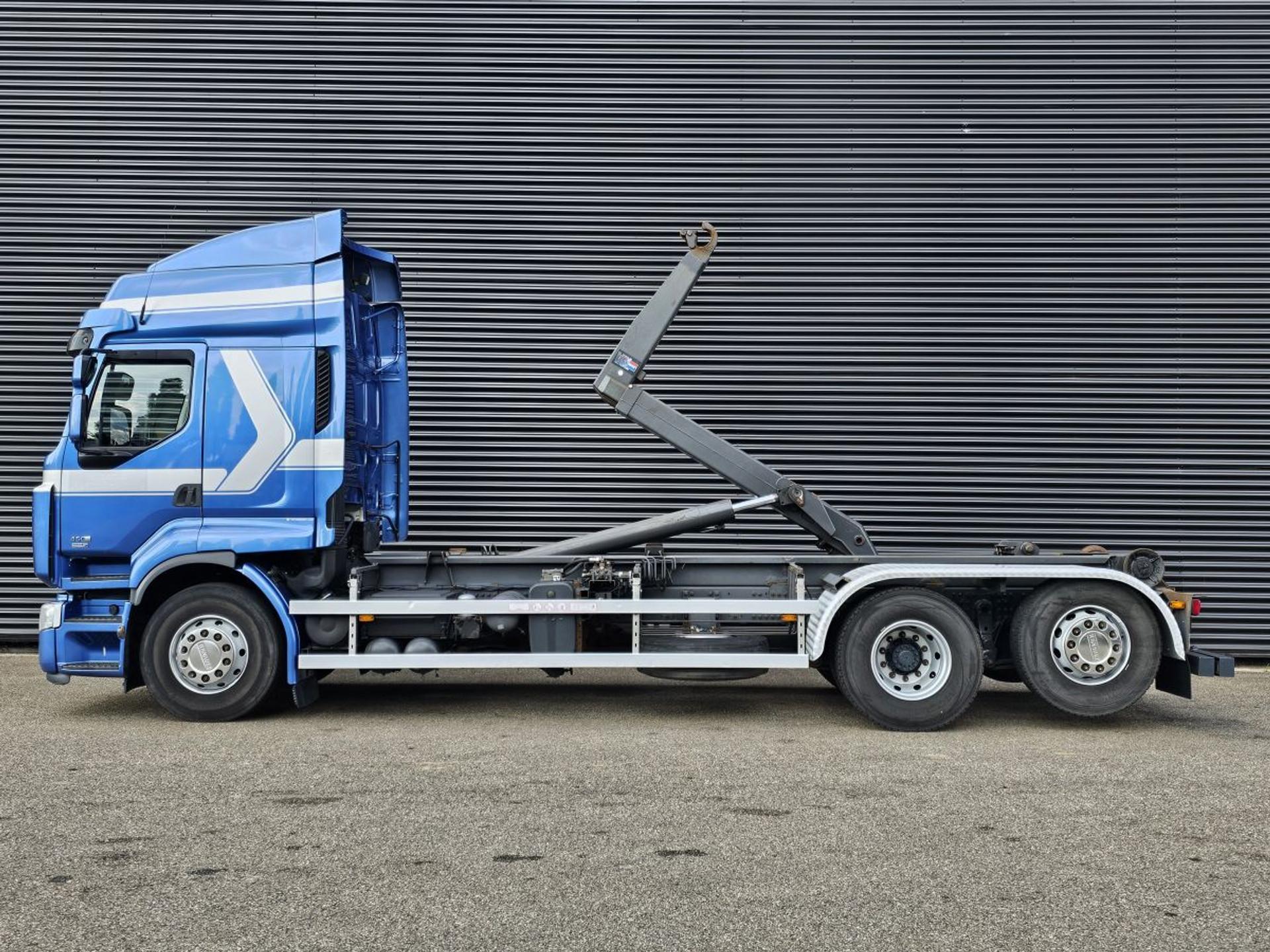 Foto 2 van Renault PREMIUM 450.26 / 6x2 / HOOKLIFT