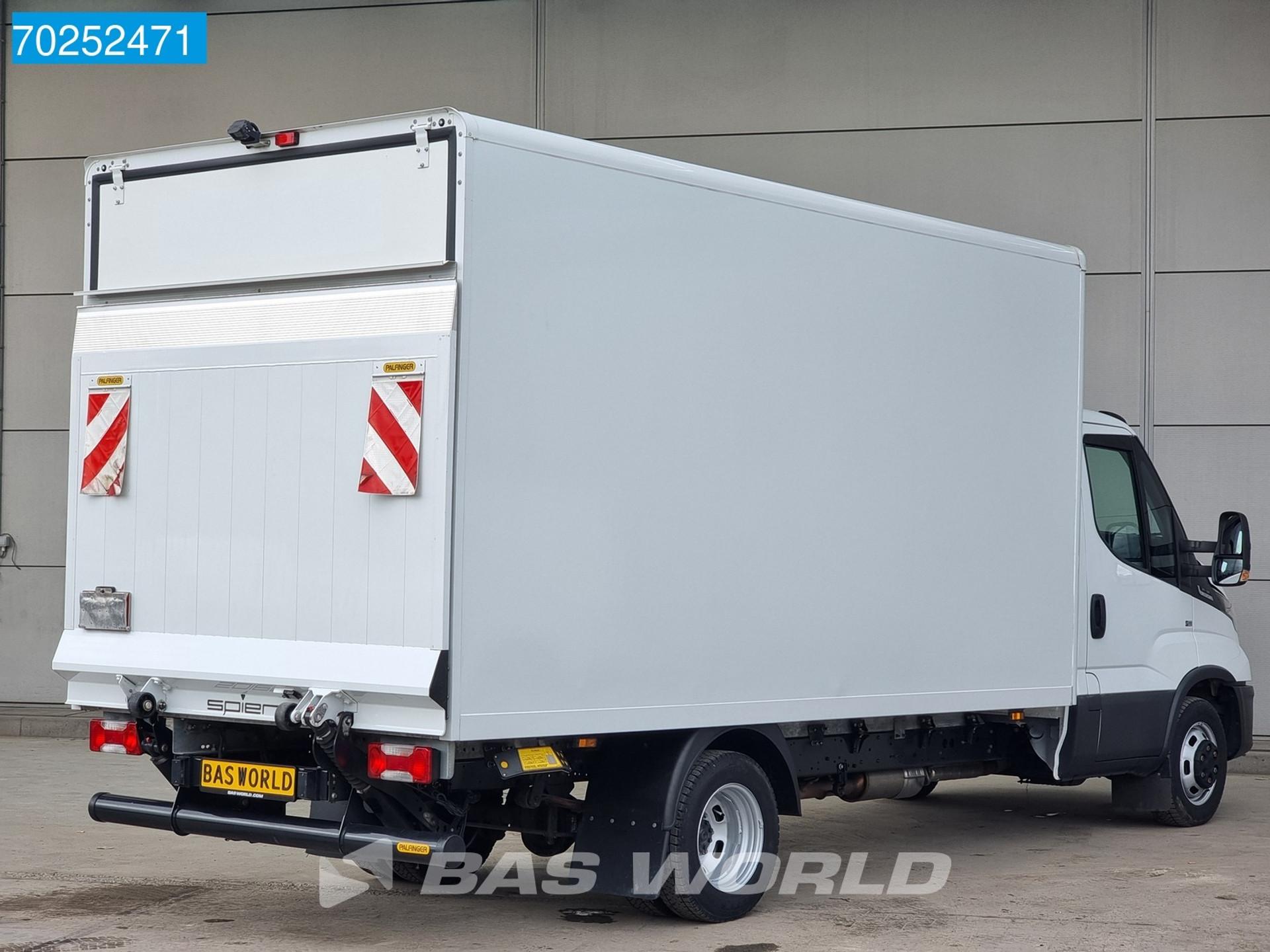 Foto 9 van Iveco 35C16 Automaat Dubbellucht Laadklep Bakwagen Airco Camera Meubelbak Koffer Gesloten laadbak 18m3 Airco