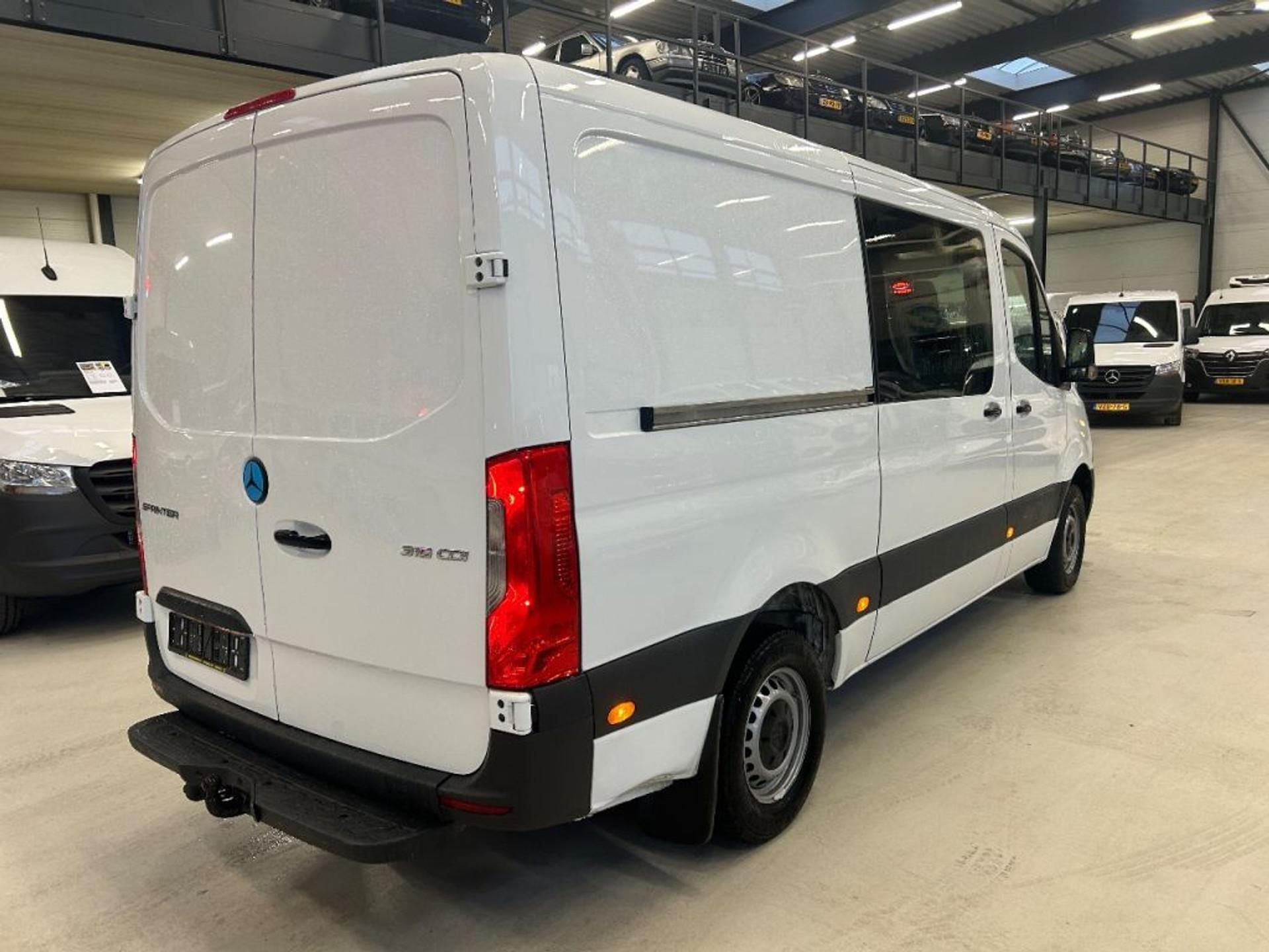 Foto 3 van Mercedes-Benz Sprinter 316CDI L2H1 Dubbelcabine Automaat Airco Navi Trekhaak