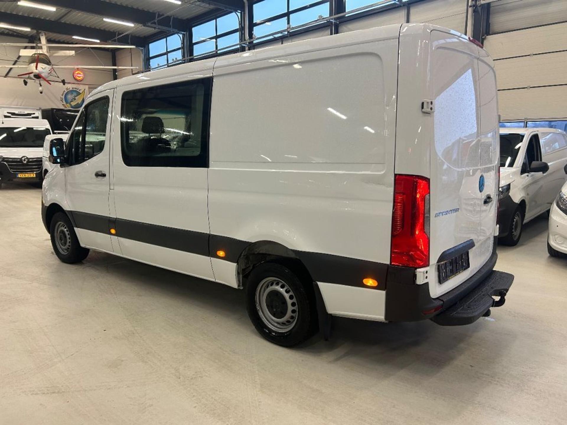 Foto 6 van Mercedes-Benz Sprinter 316CDI L2H1 Dubbelcabine Automaat Airco Navi Trekhaak