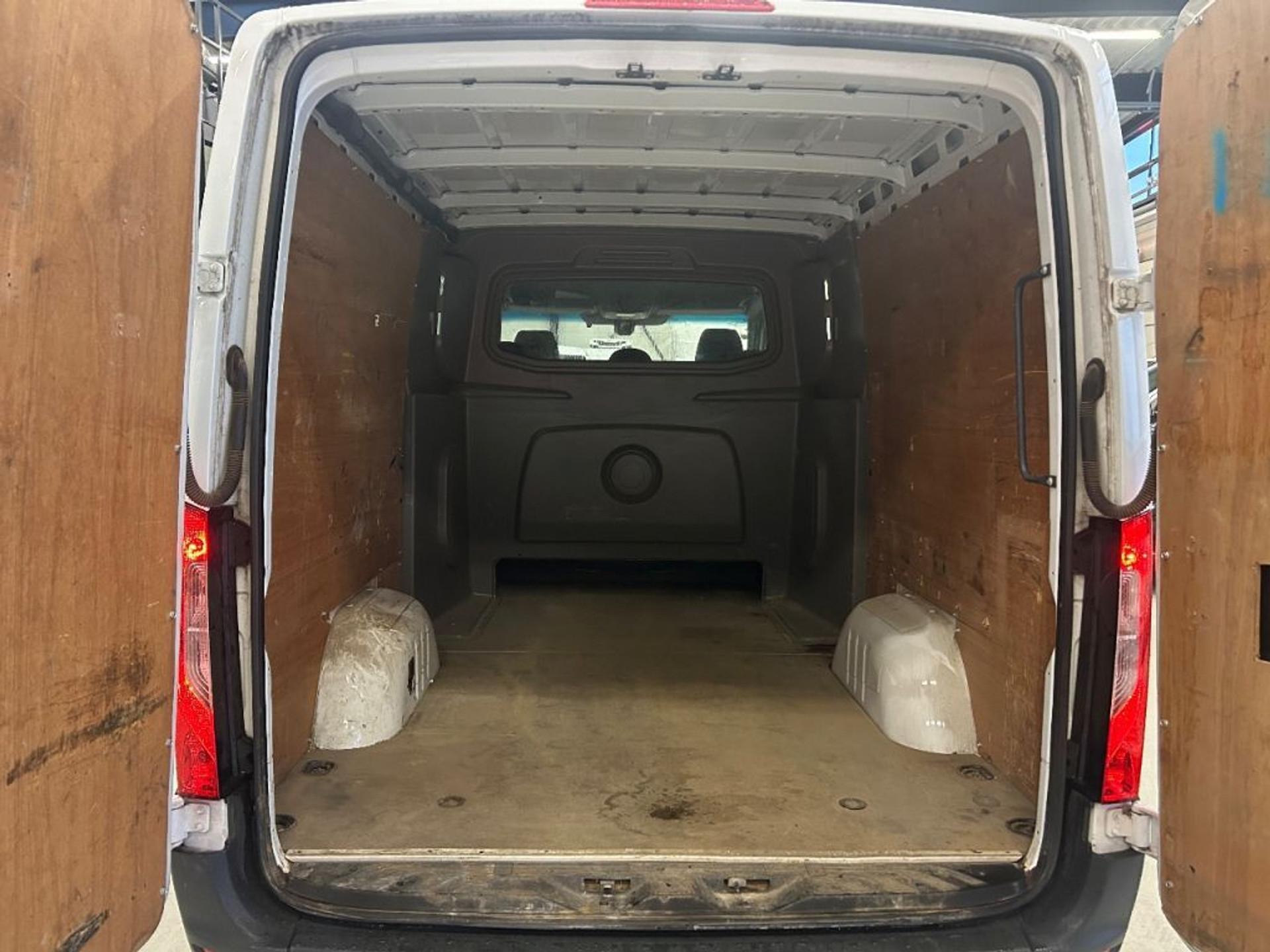 Foto 8 van Mercedes-Benz Sprinter 316CDI L2H1 Dubbelcabine Automaat Airco Navi Trekhaak