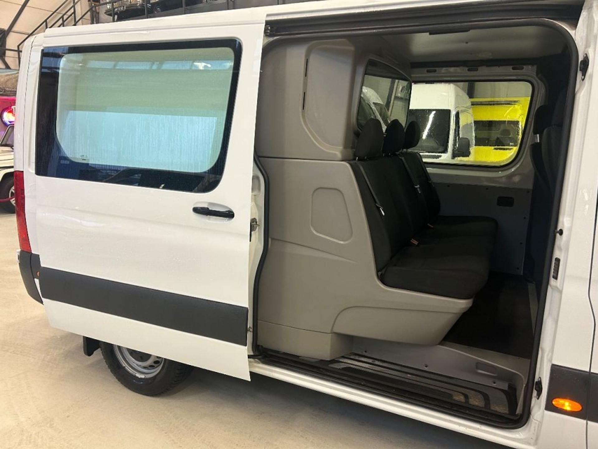 Foto 9 van Mercedes-Benz Sprinter 316CDI L2H1 Dubbelcabine Automaat Airco Navi Trekhaak