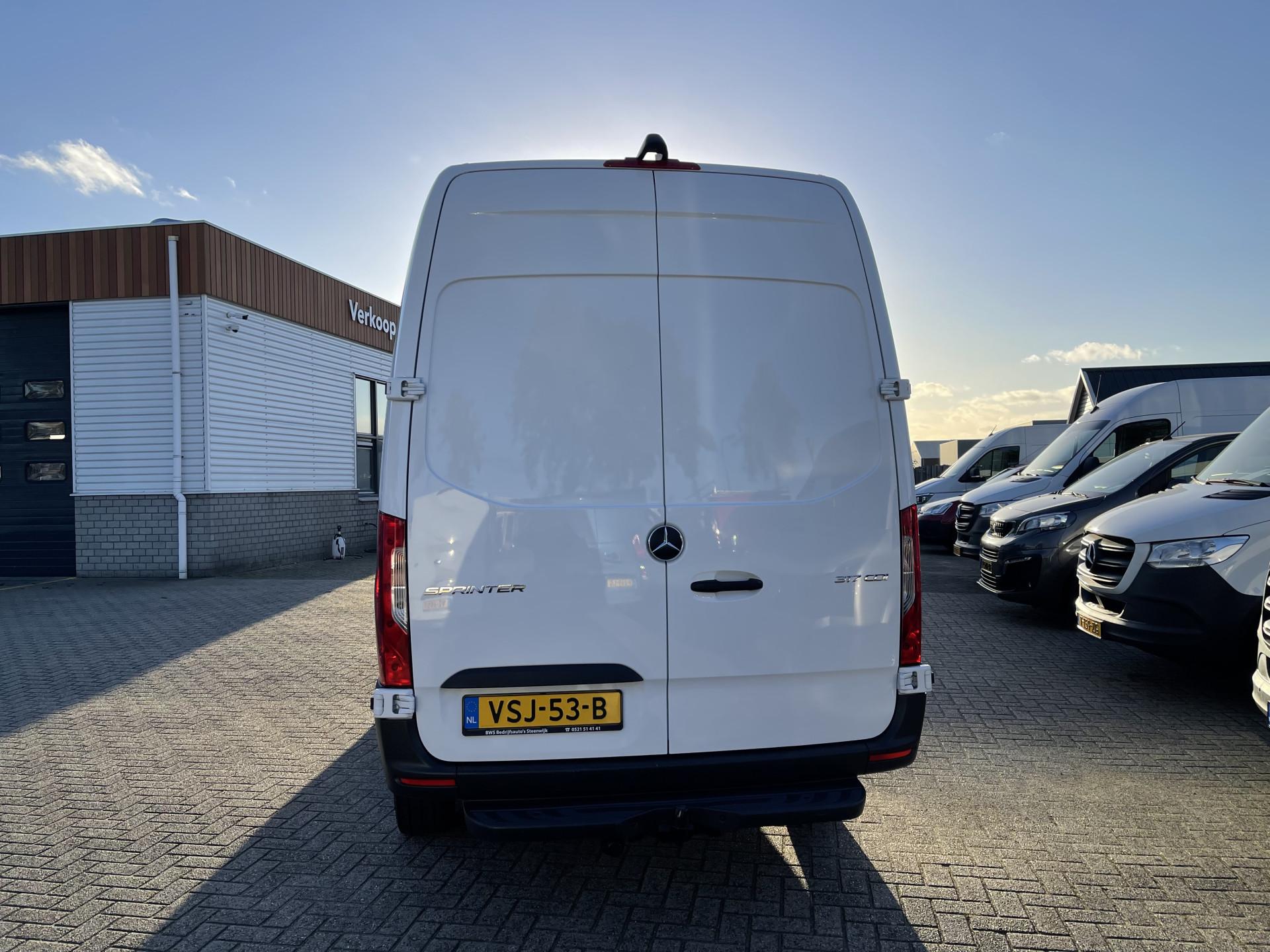 Foto 6 van Mercedes-Benz Sprinter 317 1.9 CDI 170pk L2H2 / vaste prijs rijklaar € 37.950 ex btw / lease vanaf € 816