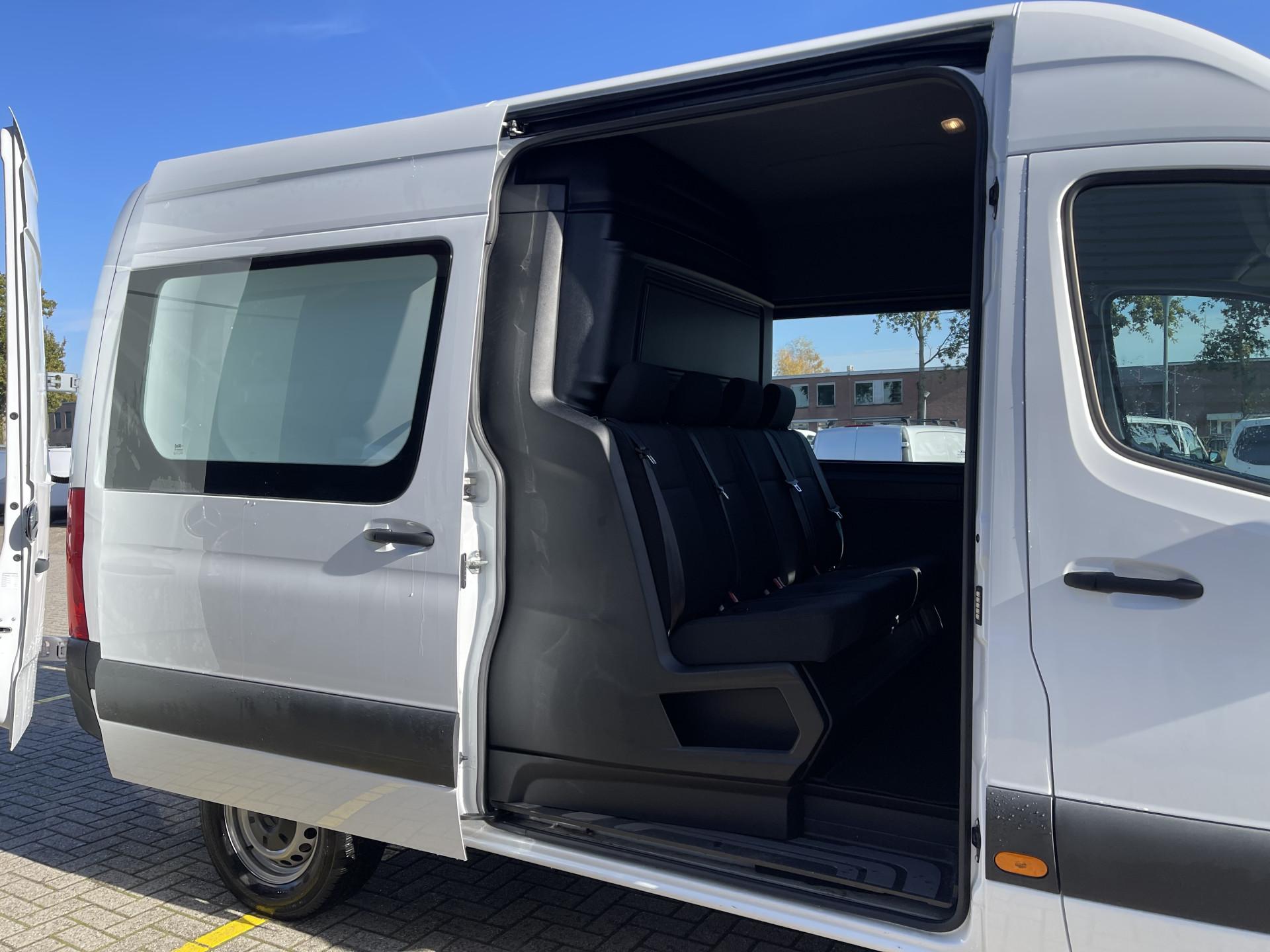 Foto 16 van Mercedes-Benz Sprinter 317 1.9 CDI 170pk L2H2 DC 7 persoons / rijklaar € 44.950 ex btw