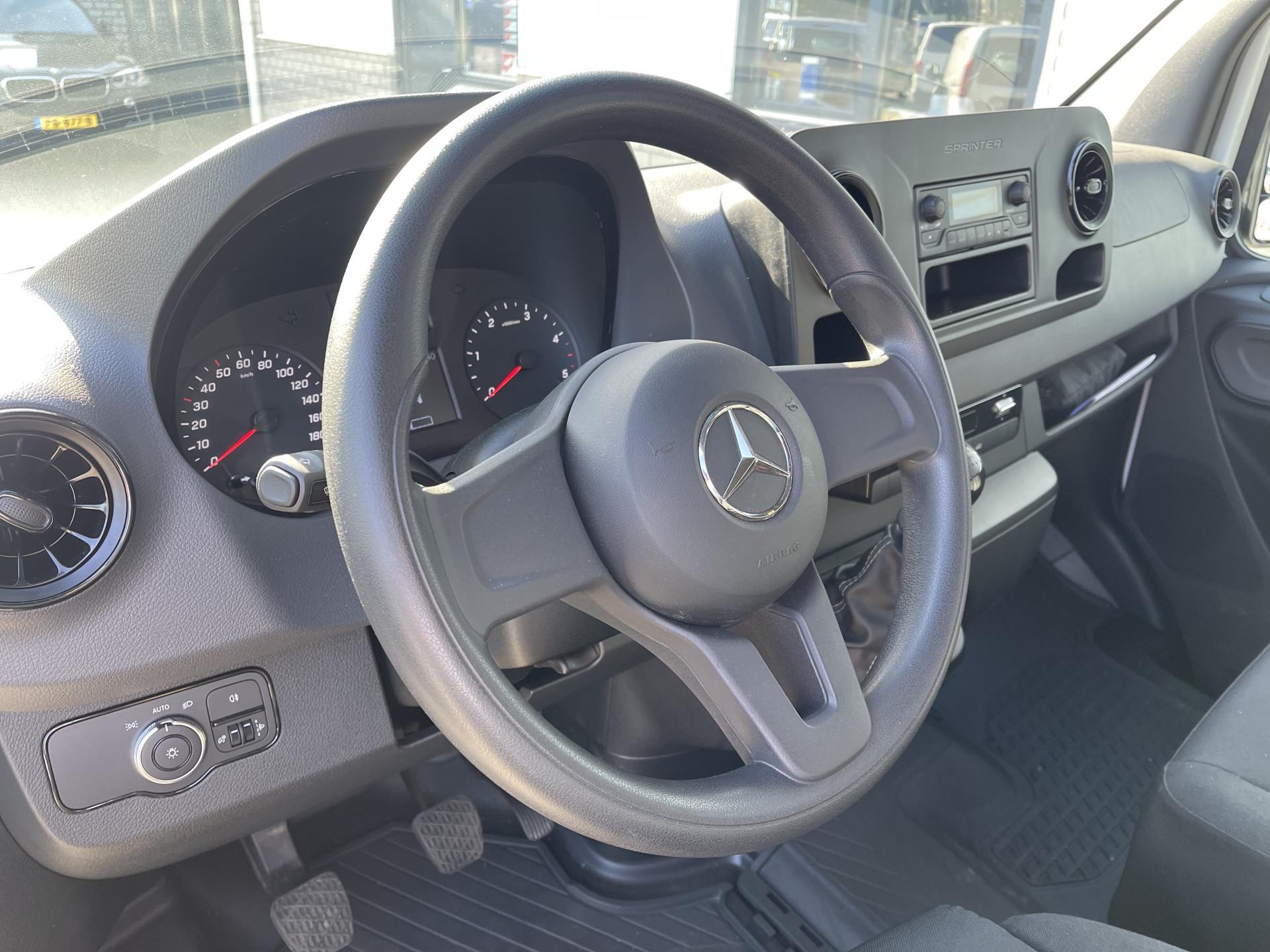 Foto 25 van Mercedes-Benz Sprinter 317 1.9 CDI 170pk L2H2 DC 7 persoons / rijklaar € 44.950 ex btw