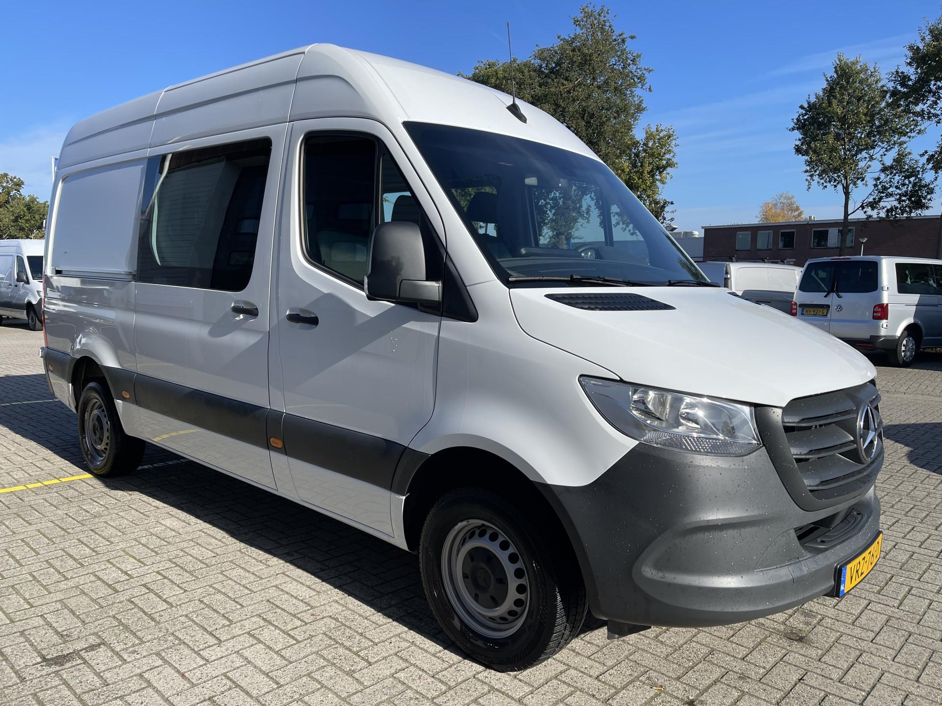 Foto 4 van Mercedes-Benz Sprinter 317 1.9 CDI 170pk L2H2 DC 7 persoons / rijklaar € 44.950 ex btw