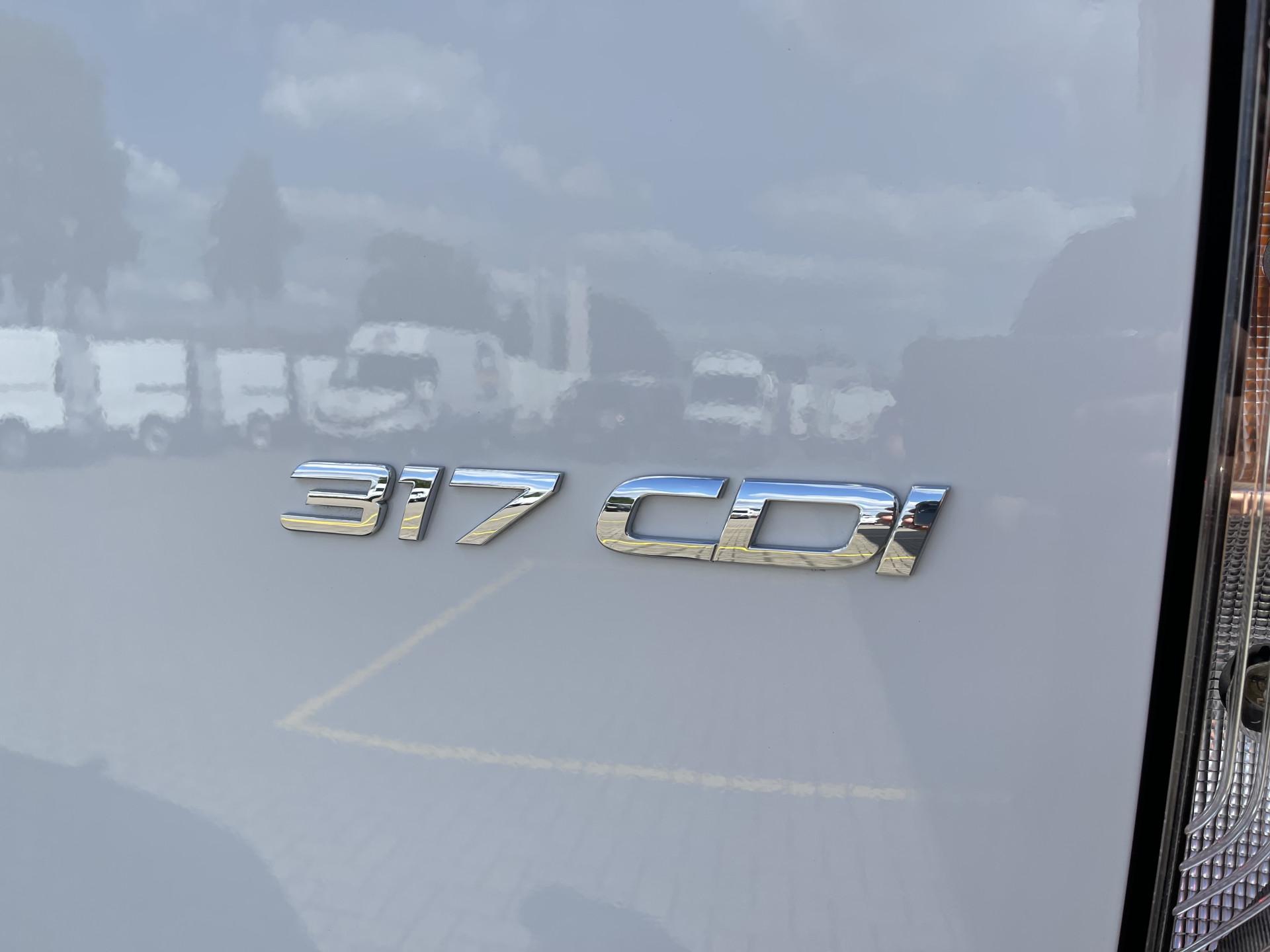 Foto 10 van Mercedes-Benz Sprinter 317 1.9 CDI 170pk L2H2 / rijklaar € 39.950 ex btw / lease vanaf € 816