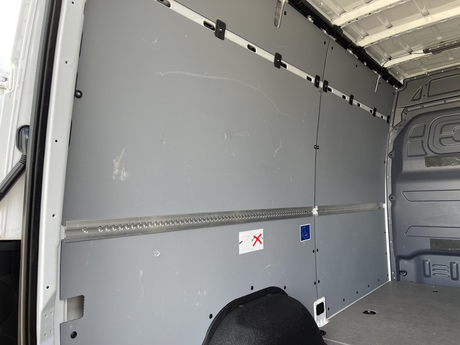 Foto 15 van Mercedes-Benz Sprinter 317 1.9 CDI 170pk L2H2 / rijklaar € 39.950 ex btw / lease vanaf € 816