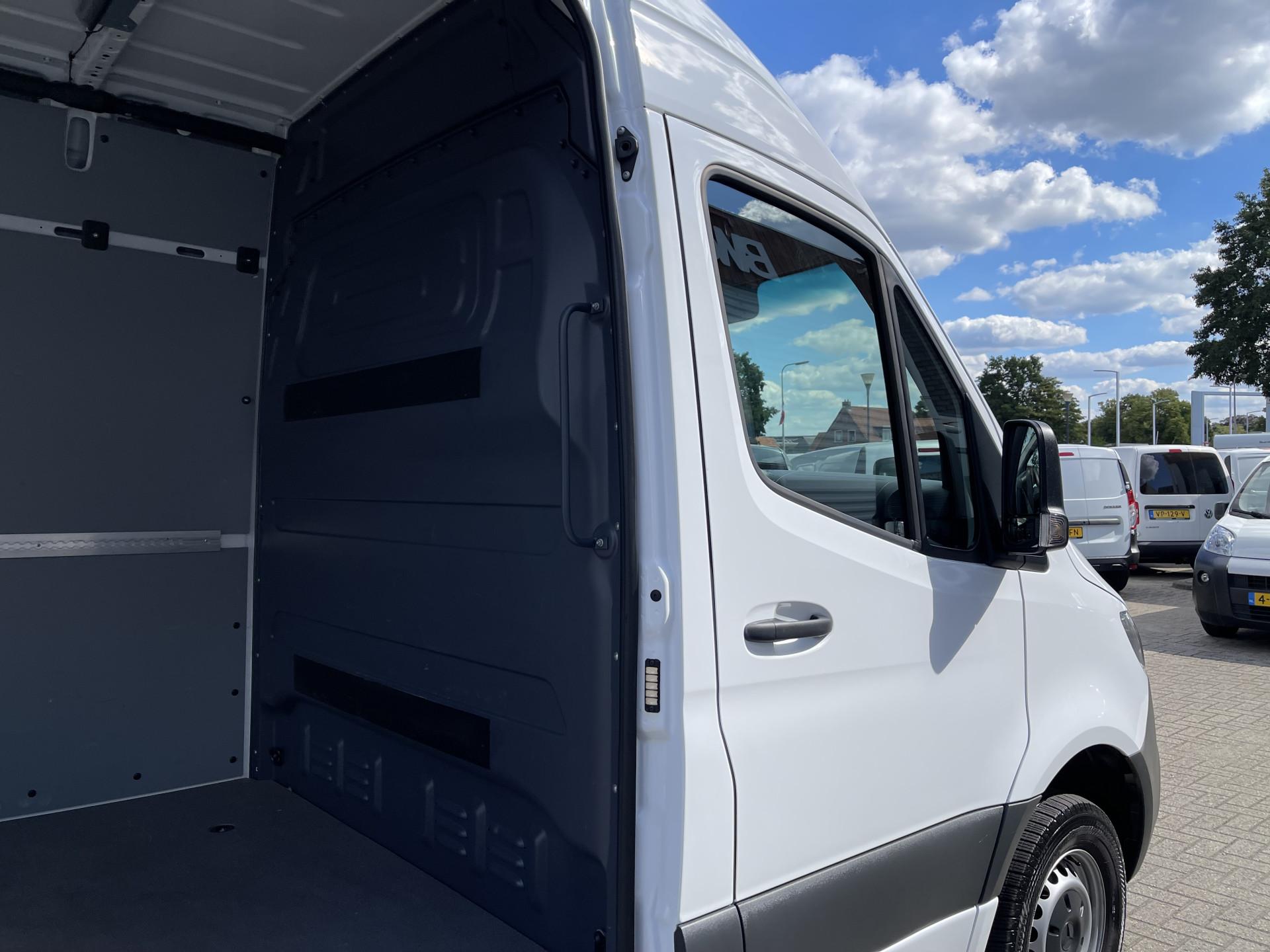 Foto 17 van Mercedes-Benz Sprinter 317 1.9 CDI 170pk L2H2 / rijklaar € 39.950 ex btw / lease vanaf € 816