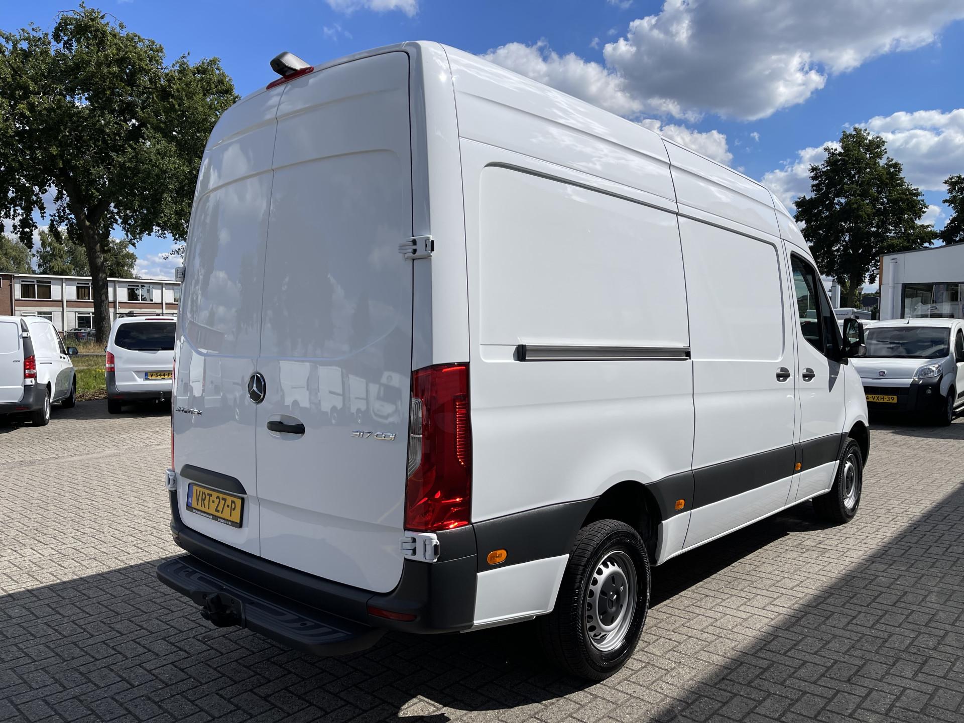 Foto 8 van Mercedes-Benz Sprinter 317 1.9 CDI 170pk L2H2 / rijklaar € 39.950 ex btw / lease vanaf € 816
