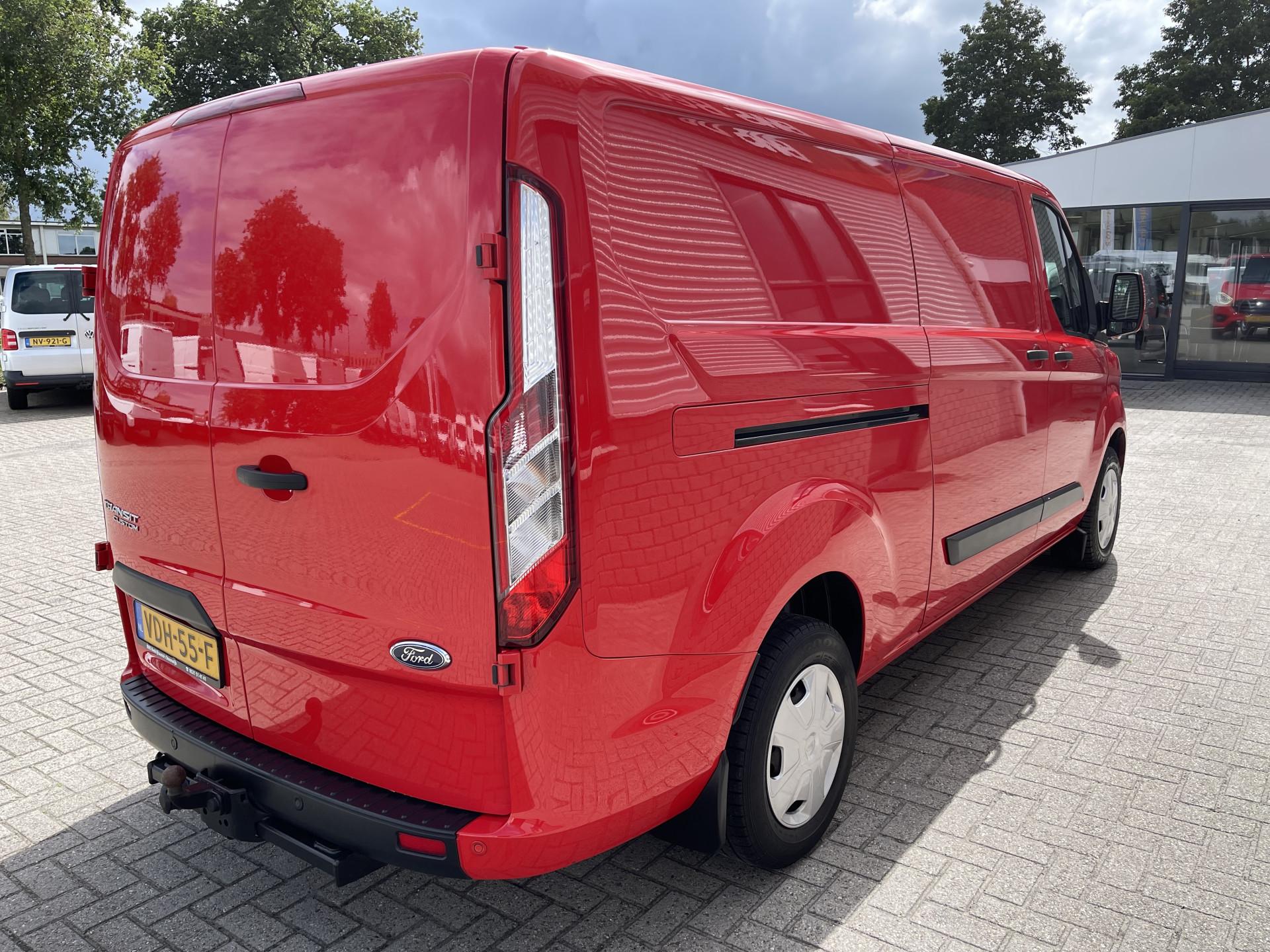 Foto 9 van Ford Transit Custom 300 2.0 TDCI L2H1 Trend / rijklaar € 16.950 ex btw / lease vanaf € 373