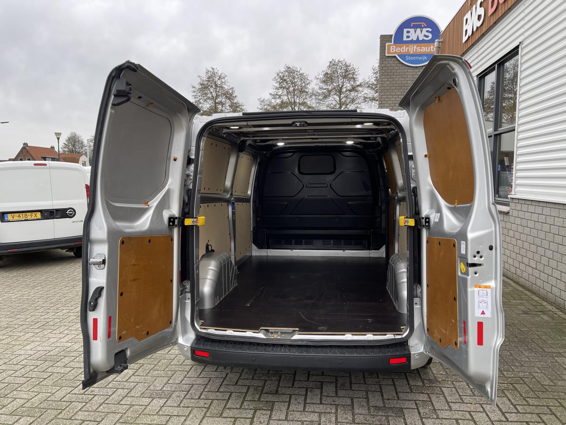 Foto 12 van Ford Transit Custom 320 2.0 TDCI 130pk automaat L2H1 Trend / rijklaar € 18.950 ex btw