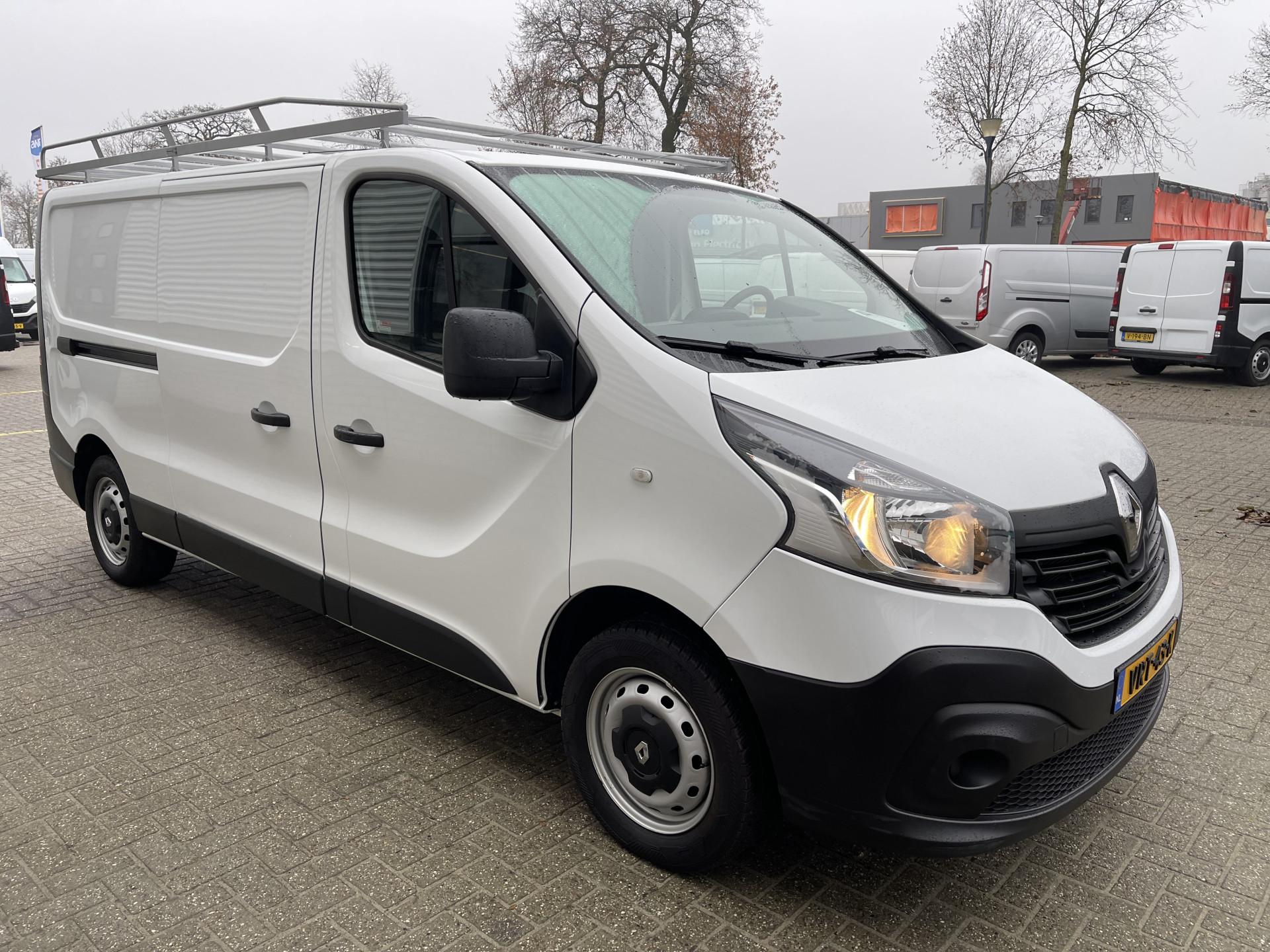 Foto 4 van Renault Trafic 1.6 dCi T29 L2H1 Générique / rijklaar € 18.950 ex btw / lease vanaf € 401