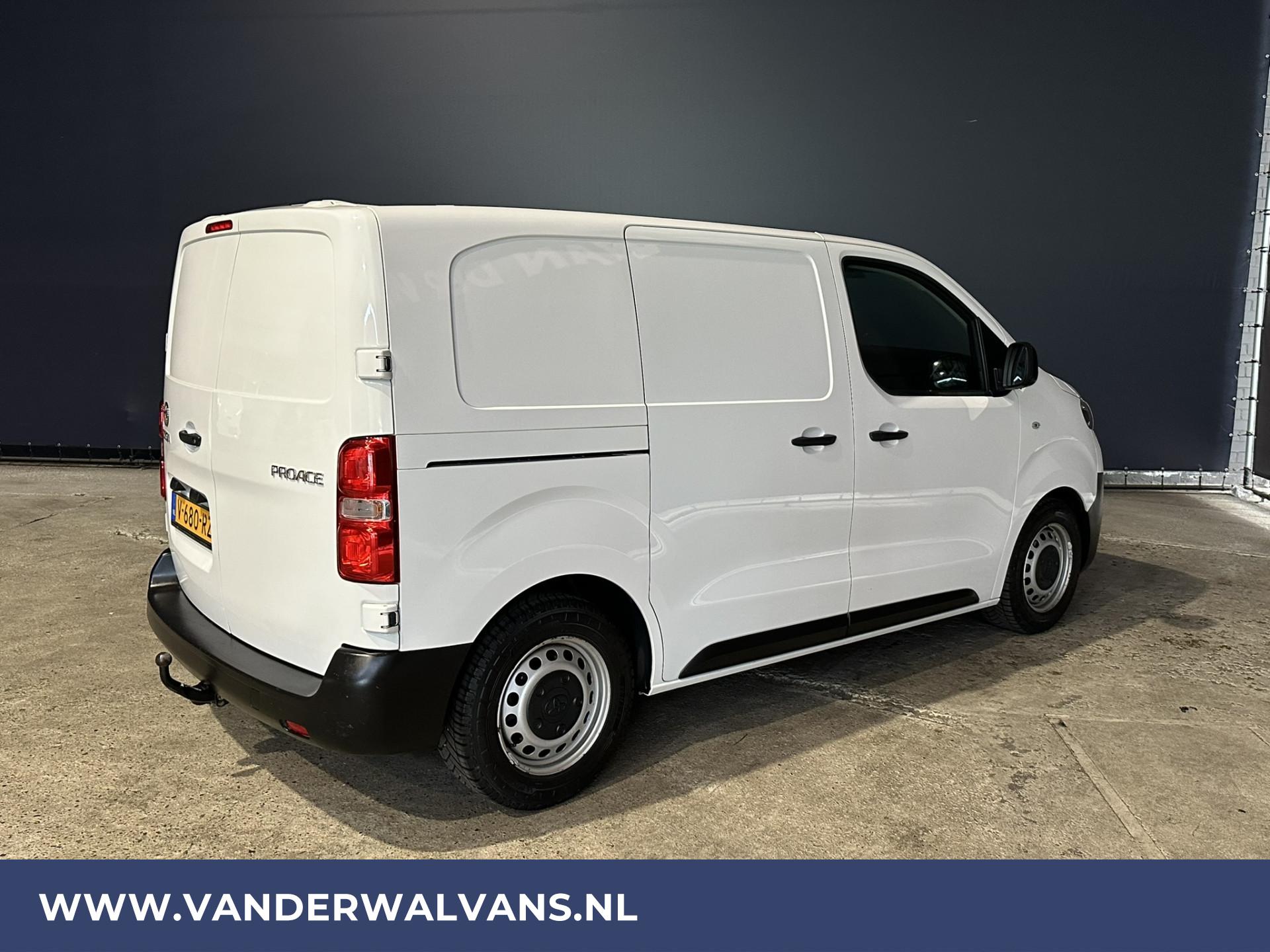 Foto 11 van Toyota 1.6 D-4D L1H1 Euro6 Airco | Navigatie | Trekhaak | Cruisecontrol