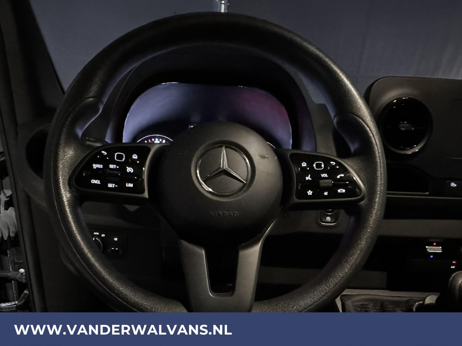 Foto 4 van Mercedes-Benz Sprinter 317 CDI 170pk L3H2 Euro6 ** Airco | Cruisecontrol | Camera | Chauffeursstoel