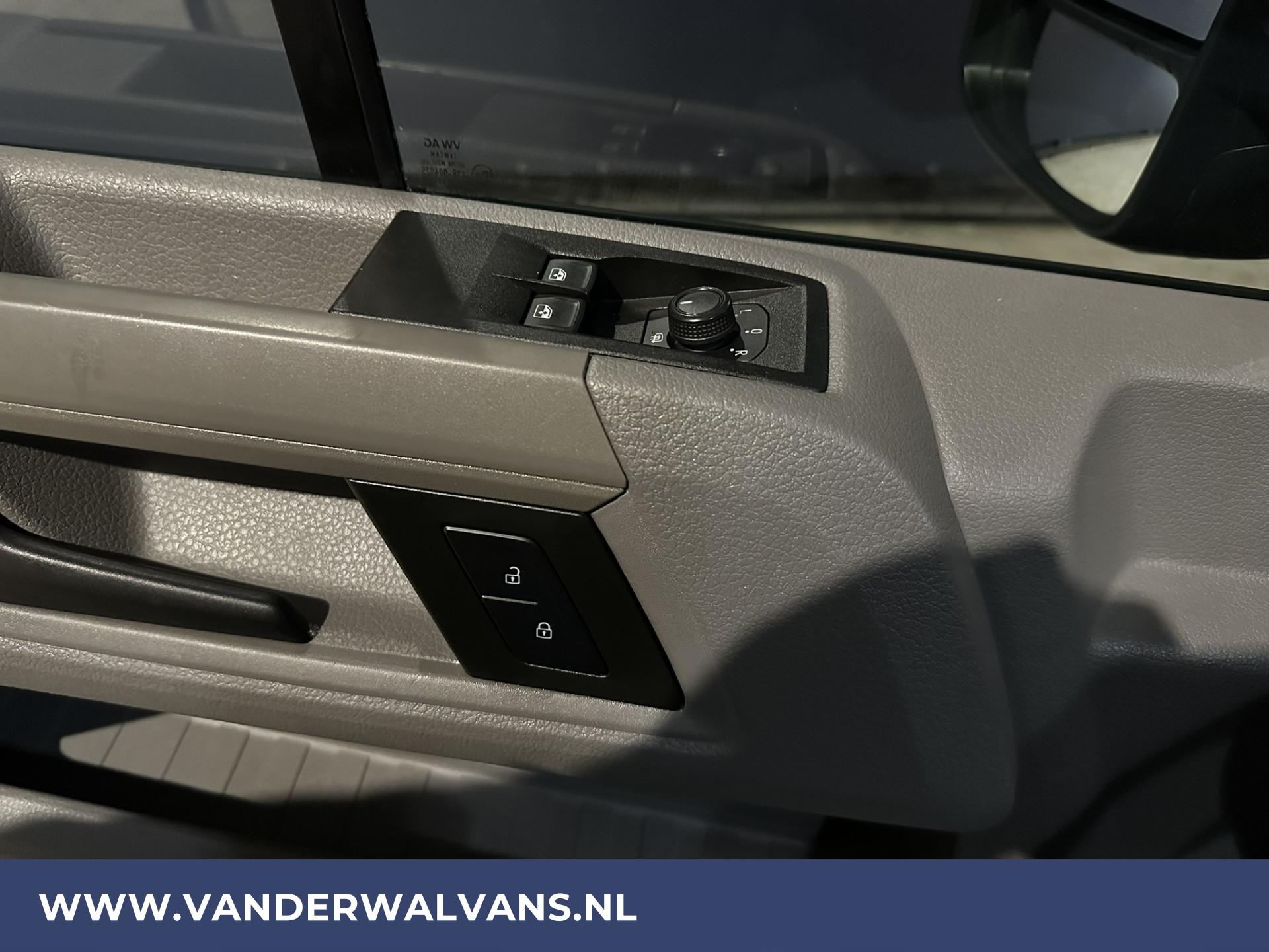 Foto 16 van Volkswagen 2.0 TDI 140pk L3H2 L2H1 Euro6 Airco | 2x zijdeur | bijrijdersbank