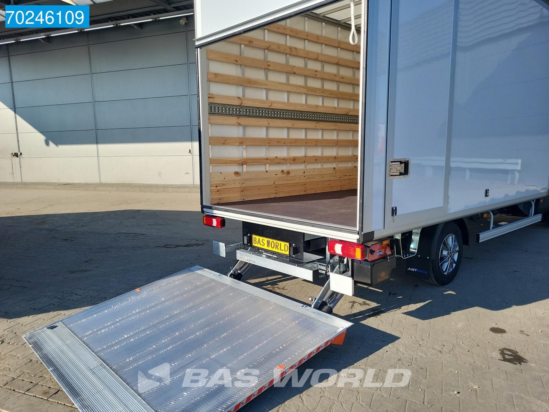 Foto 3 van Iveco 35S18 3.0L Automaat Laadklep ACC Navi Airco Zijdeur Bakwagen Meubelbak Koffer 21m3 Airco