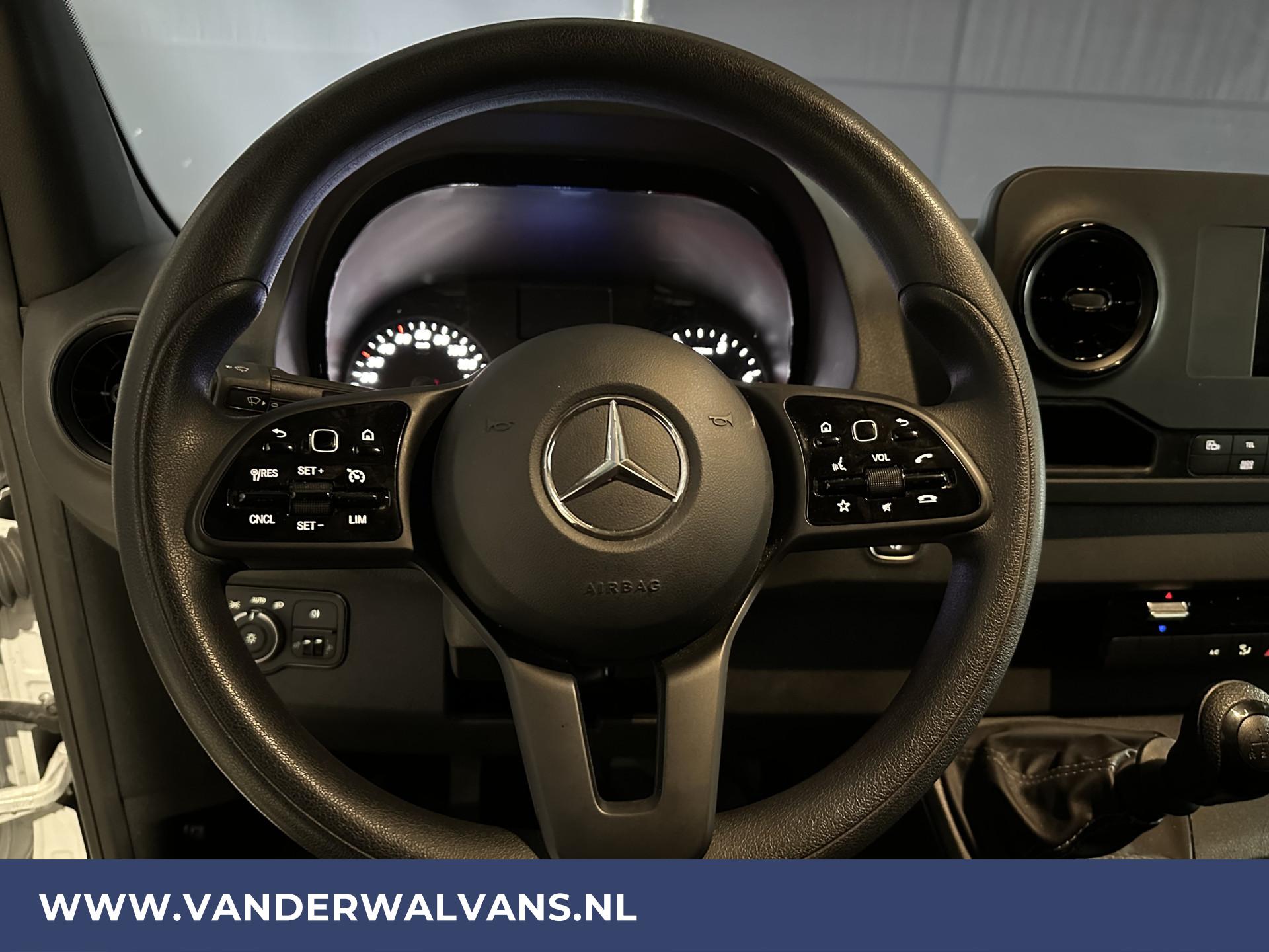 Foto 16 van Mercedes-Benz Sprinter 317 CDI 170pk L2H2 Euro6 Airco | Cruisecontrol | Camera | MBUX | Apple Carplay