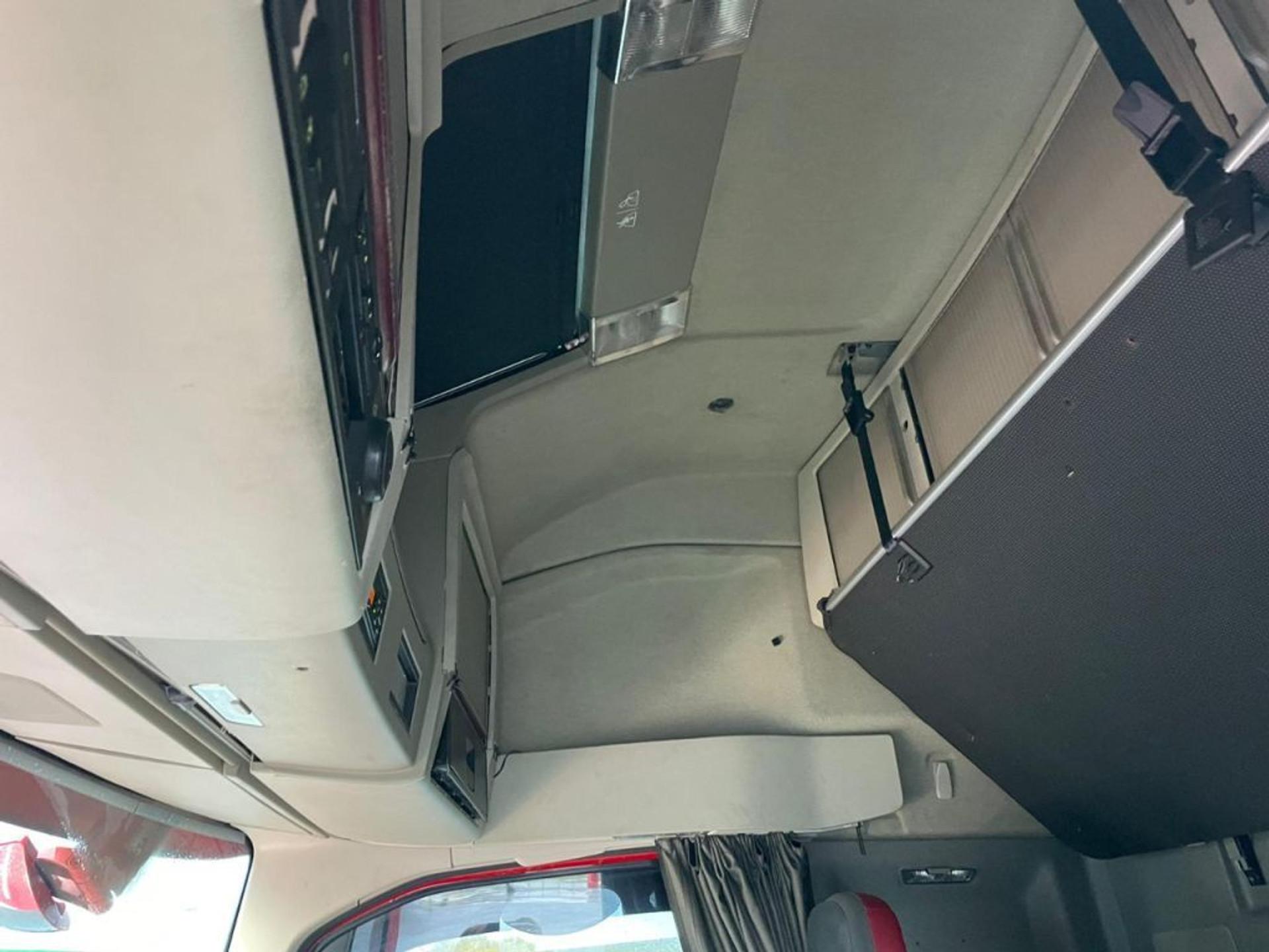 Foto 14 van Volvo FH 13.500XL, ALU RIMS, I-PARK COOL, LEATHER, NL TRUCK.