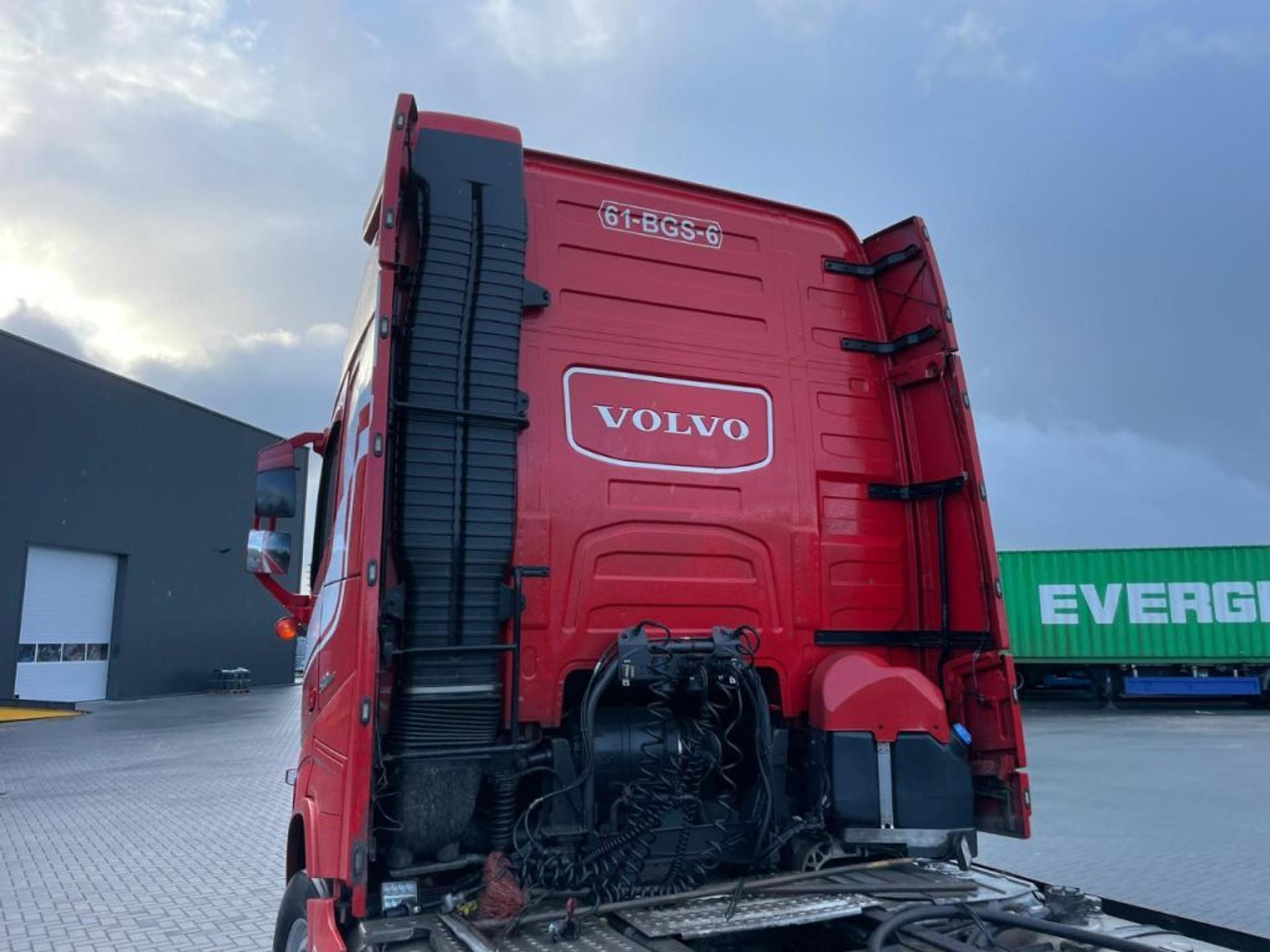 Foto 7 van Volvo FH 13.500XL, ALU RIMS, I-PARK COOL, LEATHER, NL TRUCK.