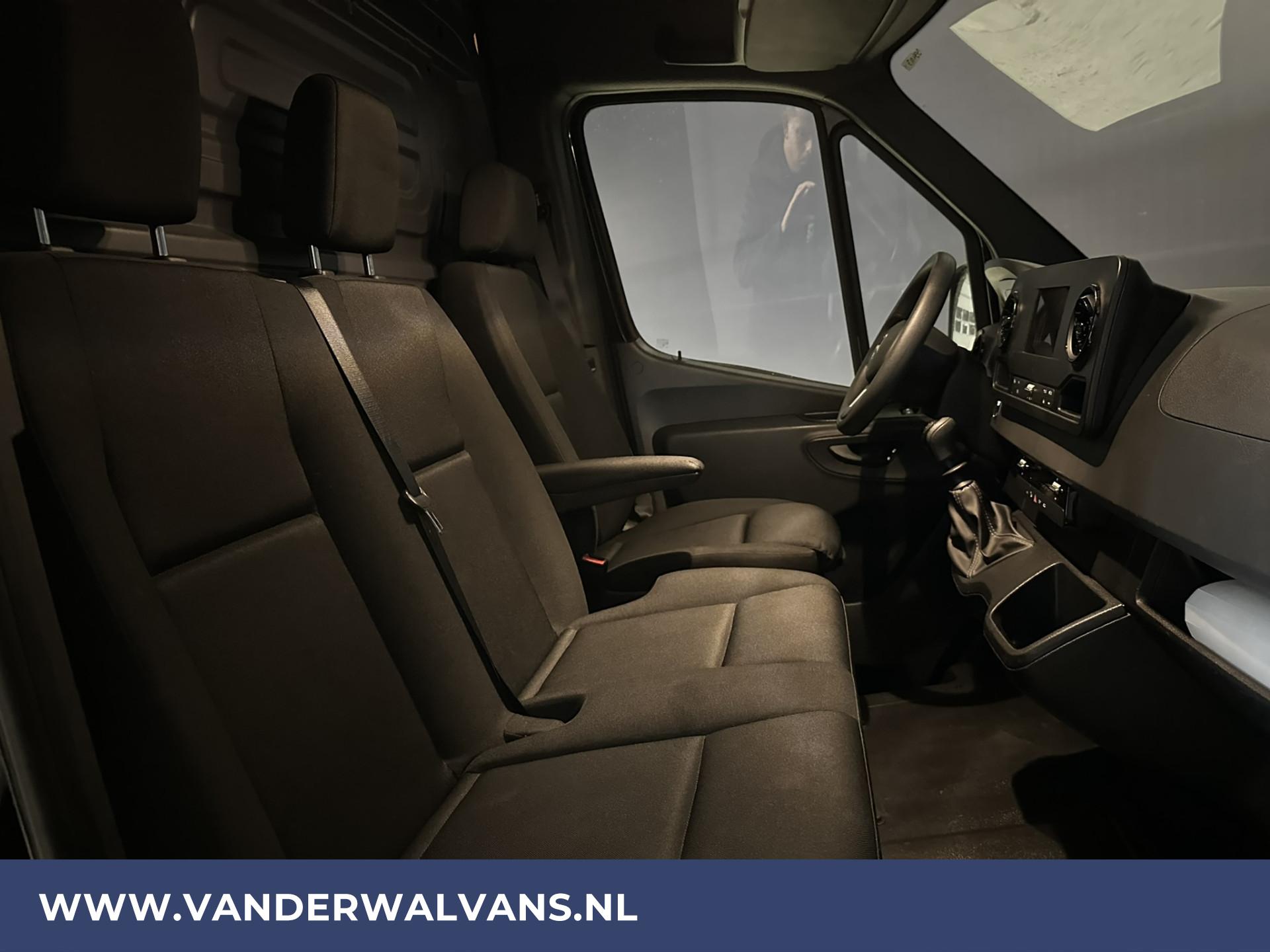 Foto 11 van Mercedes-Benz 317 CDI 170pk L3H2 Euro6 Airco | Camera | Chauffeursstoel | Stoelverwarming, MBUX
