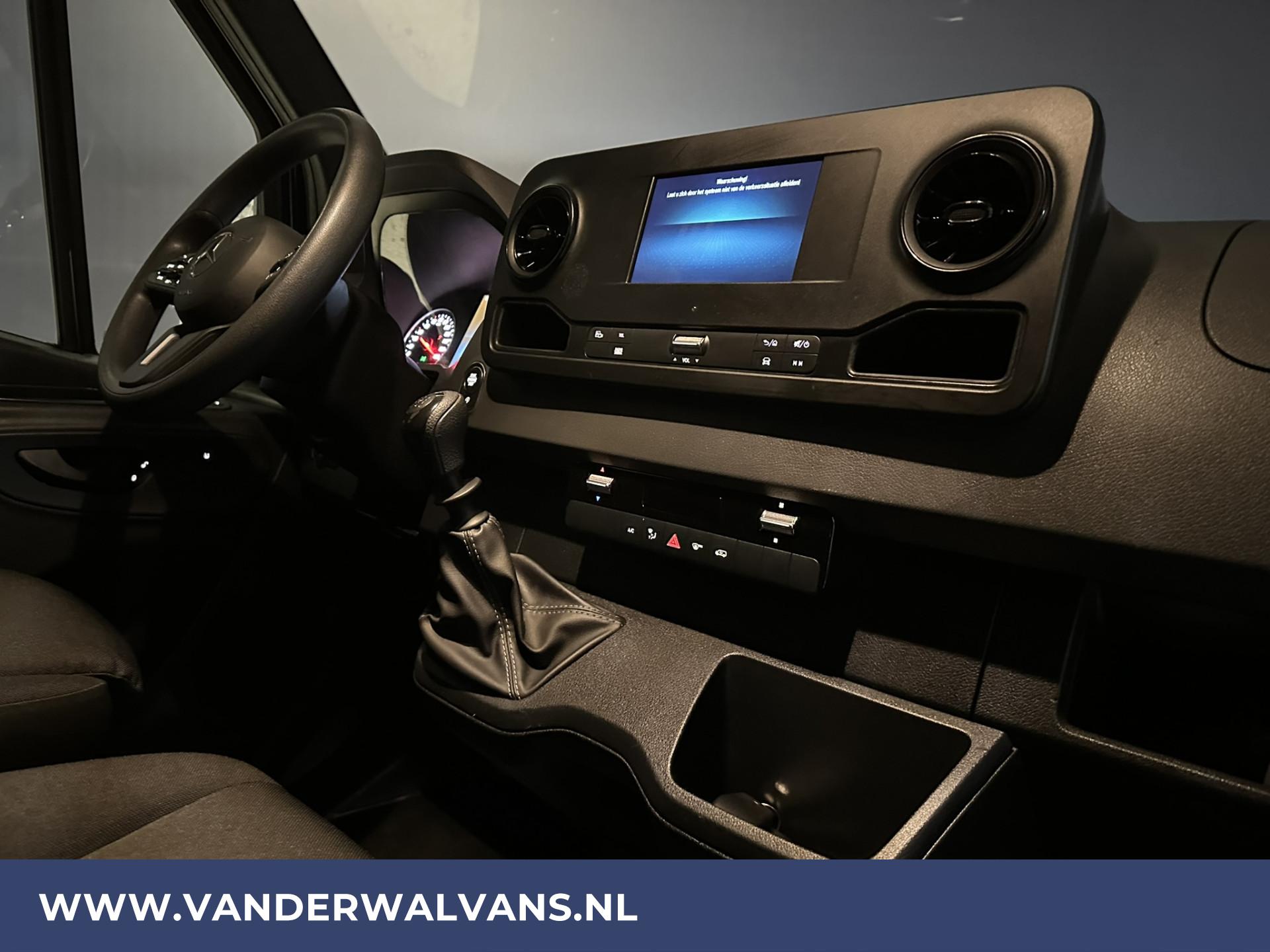 Foto 15 van Mercedes-Benz 317 CDI 170pk L3H2 Euro6 Airco | Camera | Chauffeursstoel | Stoelverwarming, MBUX
