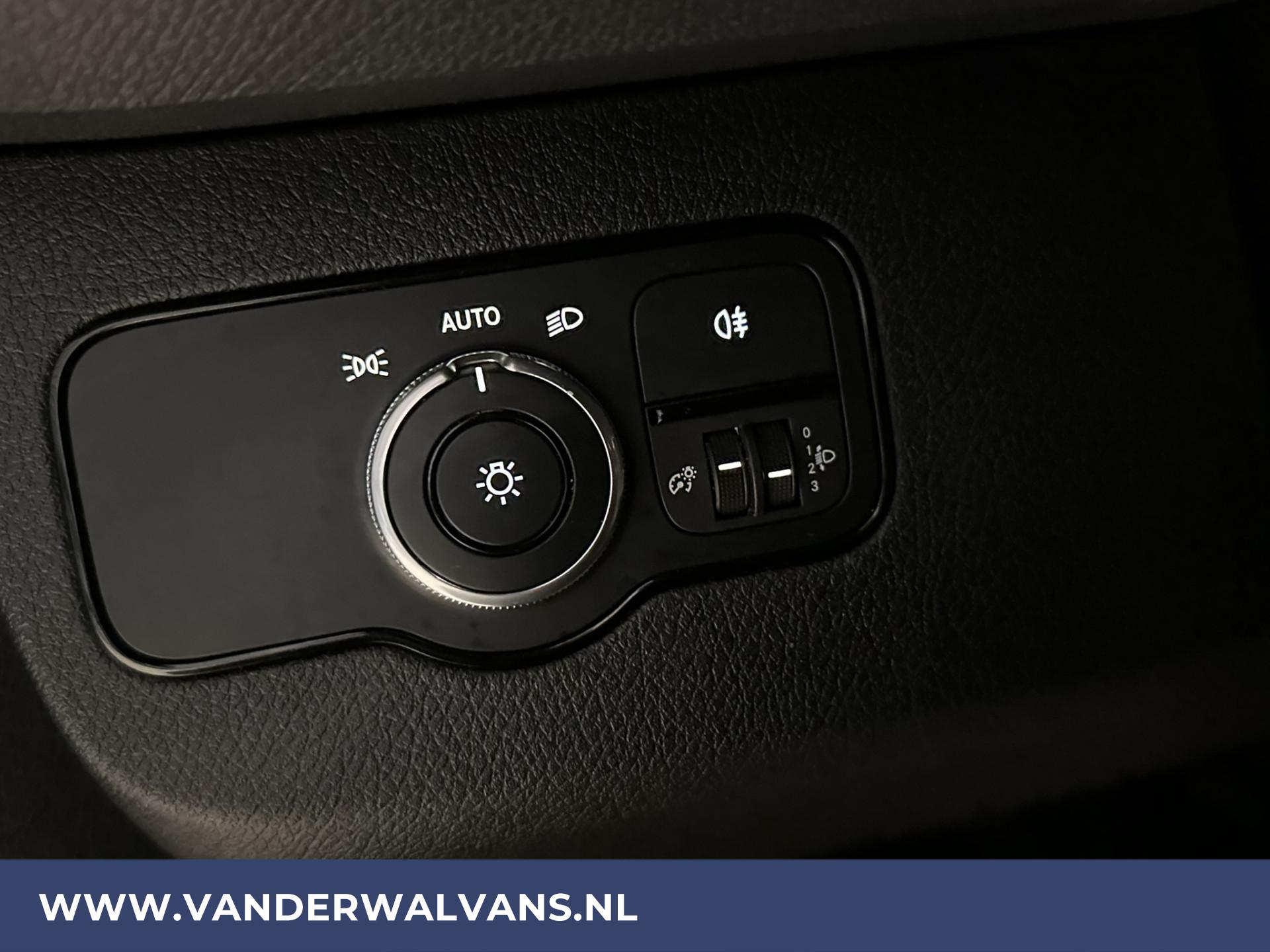 Foto 17 van Mercedes-Benz 317 CDI 170pk L3H2 Euro6 Airco | Camera | Chauffeursstoel | Stoelverwarming, MBUX