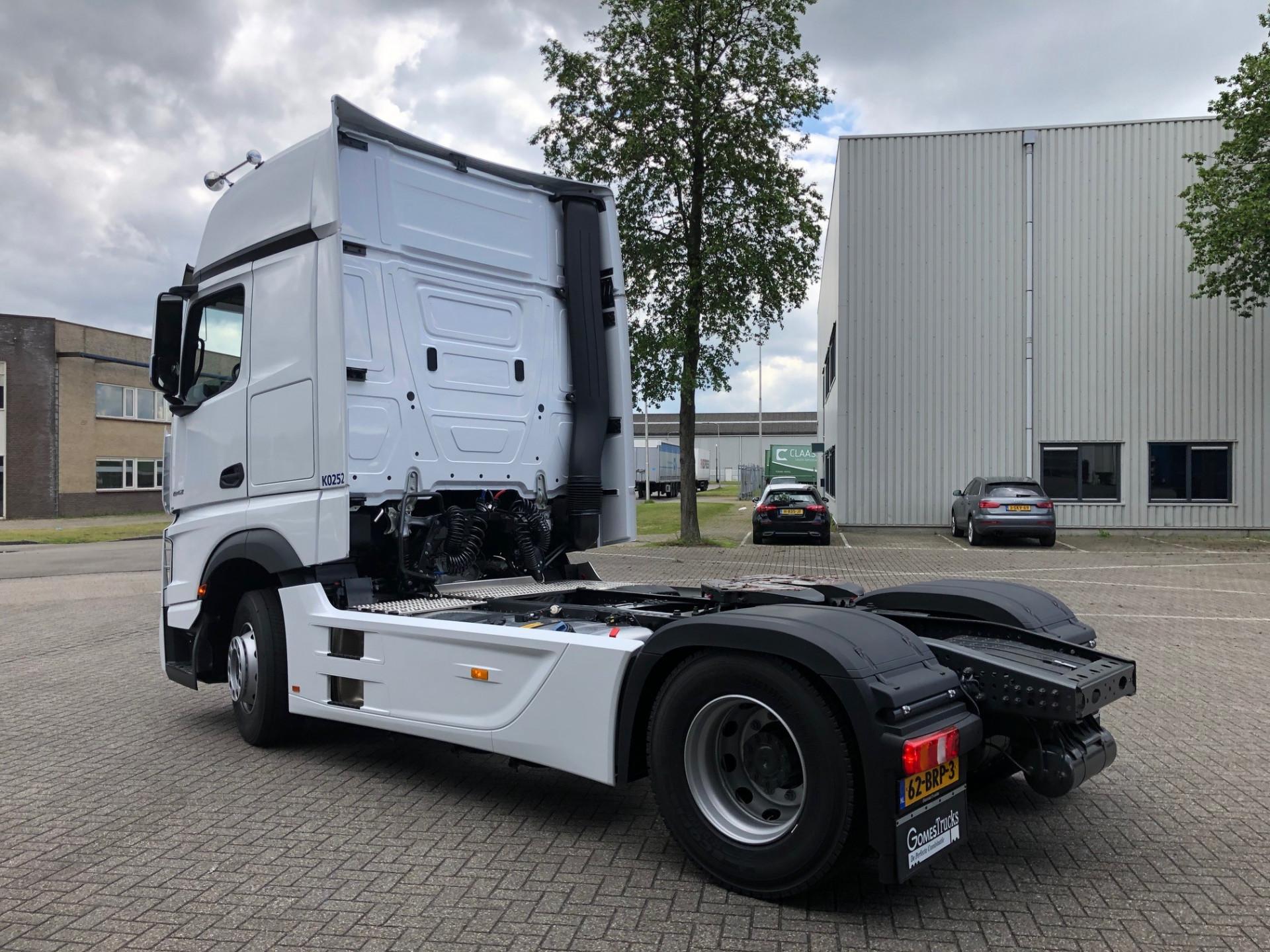 Foto 10 van Mercedes-Benz Actros 1942 GigaSpace / Skirts / 183dkm!!