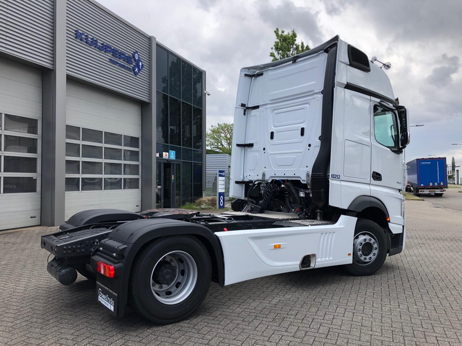 Foto 2 van Mercedes-Benz Actros 1942 GigaSpace / Skirts / 183dkm!!