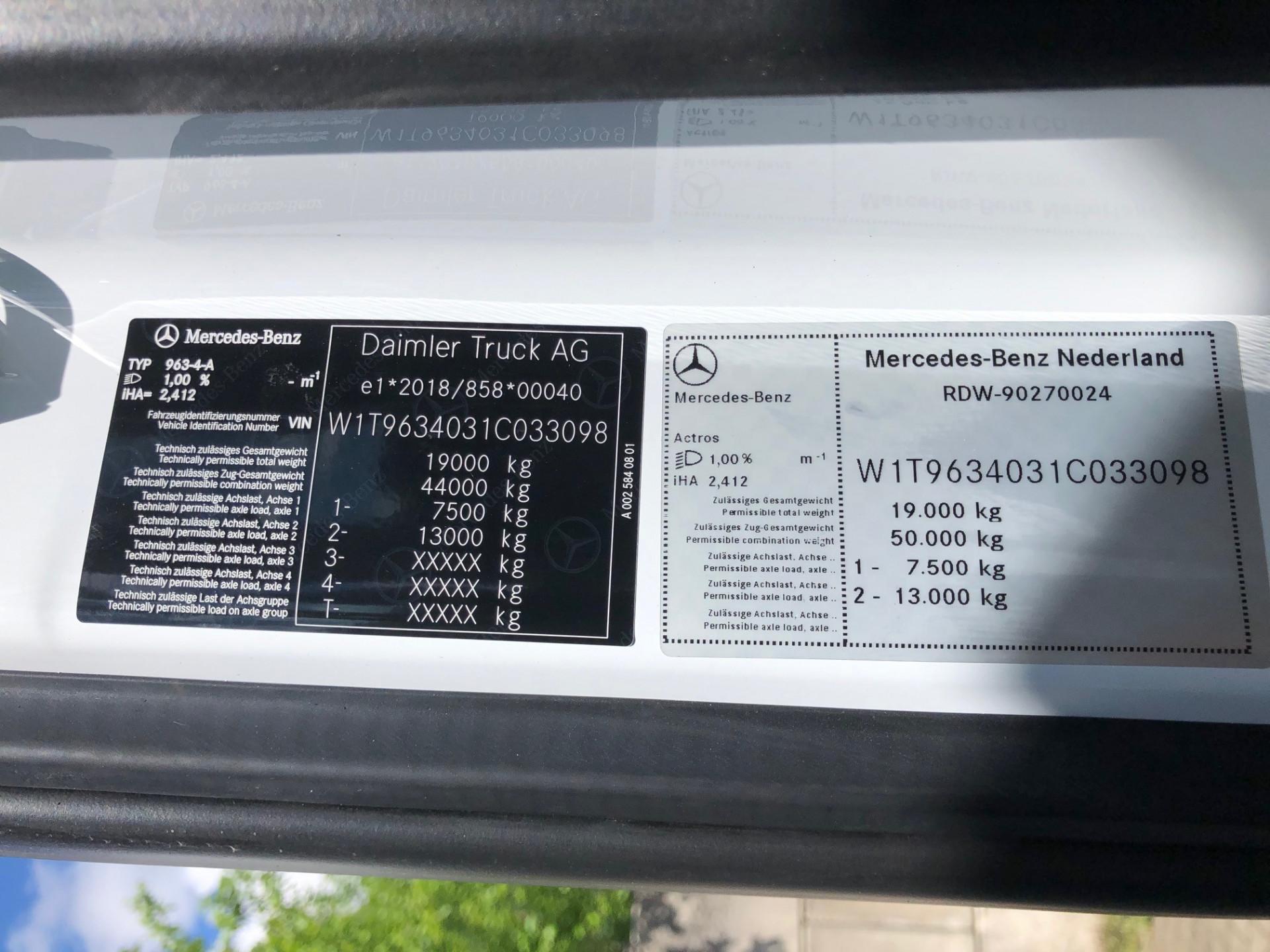 Foto 7 van Mercedes-Benz Actros 1942 GigaSpace / Skirts / 183dkm!!