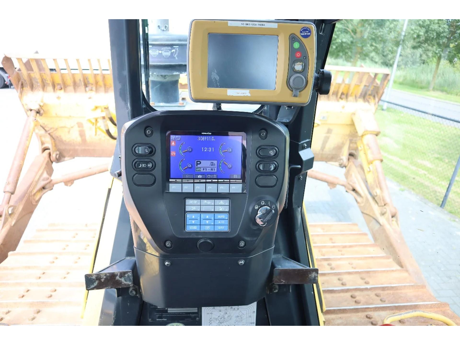 Foto 17 van Komatsu D65PX-17 | FULL GPS | MULTI SHANK RIPPER | AIRCO