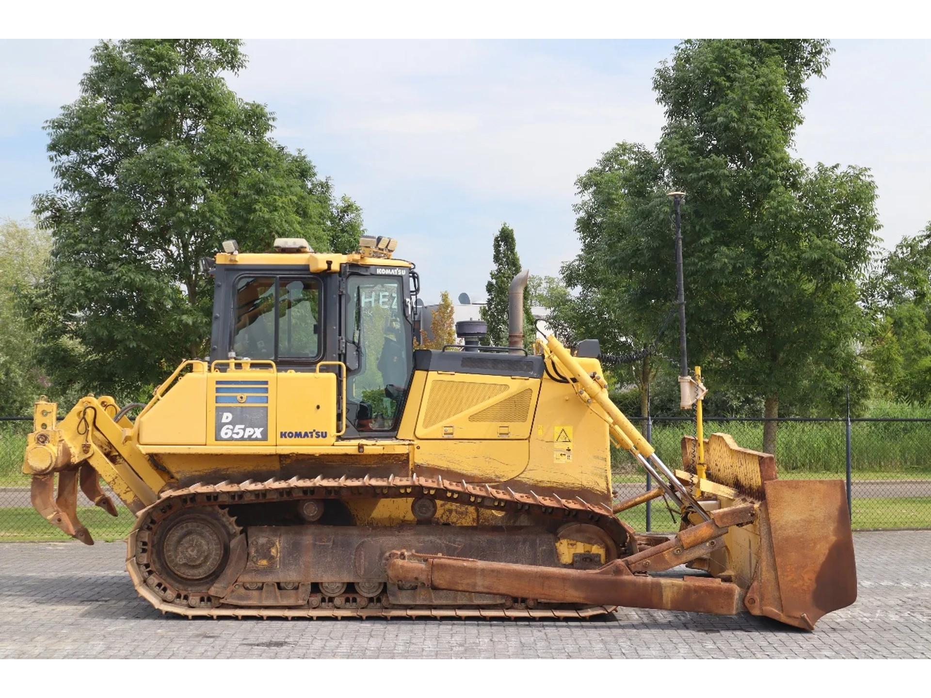 Foto 4 van Komatsu D65PX-17 | FULL GPS | MULTI SHANK RIPPER | AIRCO