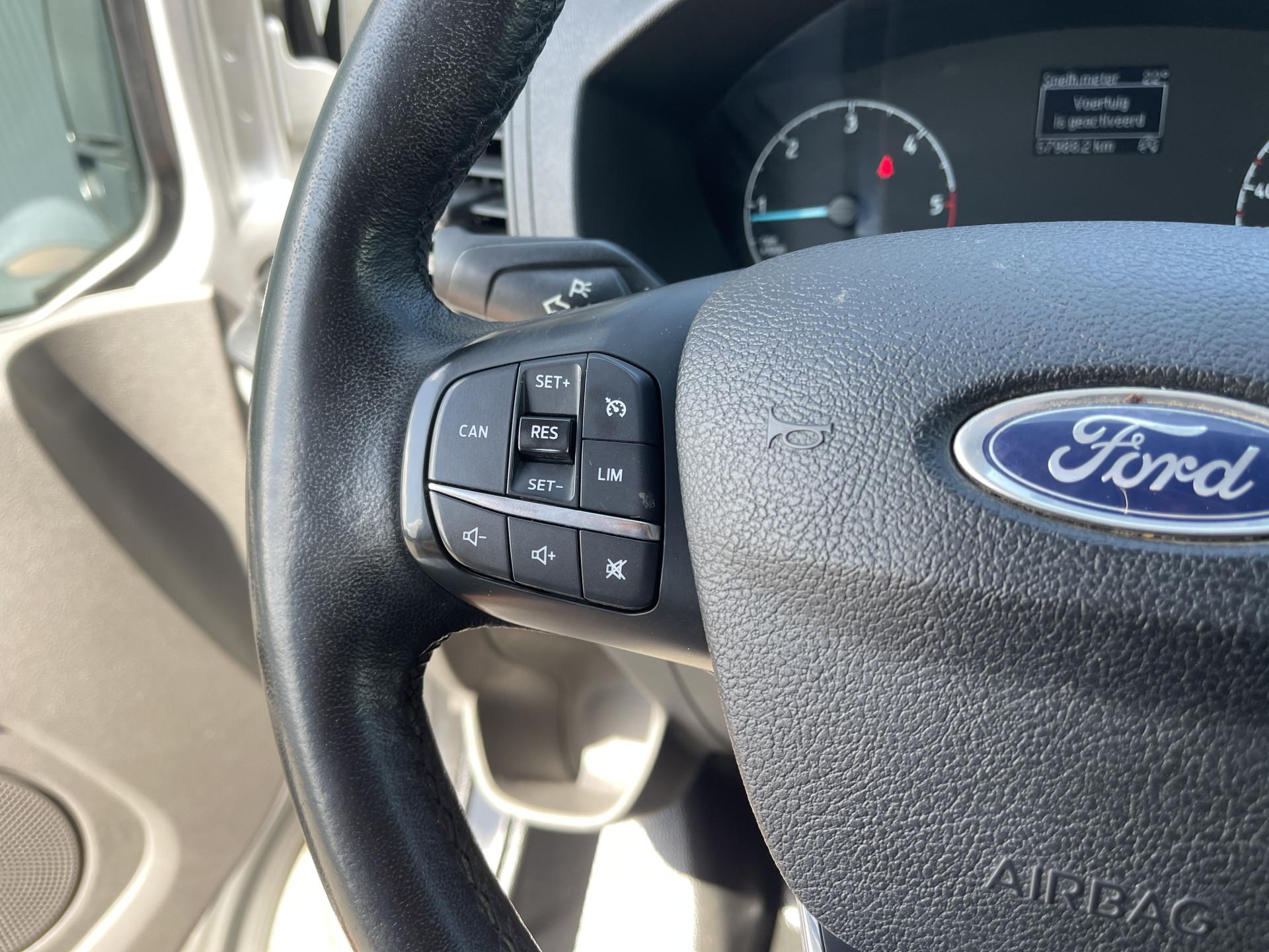 Foto 11 van Ford 2.0 TDCI / L1H1 / AIRCO / CRUISE / IMPERIAAL / TREKHAAK / LED / 3-ZITS / PDC