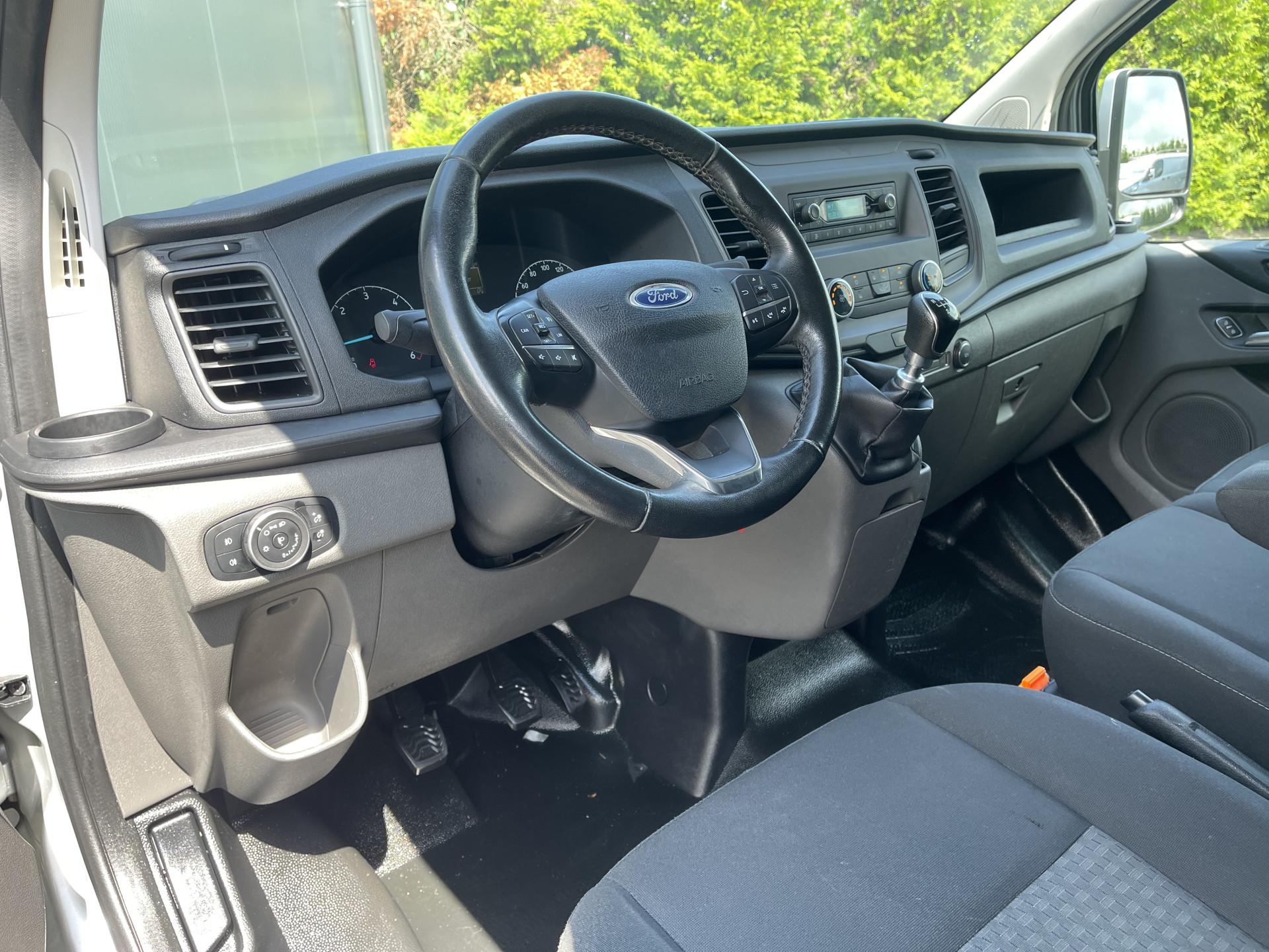 Foto 6 van Ford 2.0 TDCI / L1H1 / AIRCO / CRUISE / IMPERIAAL / TREKHAAK / LED / 3-ZITS / PDC