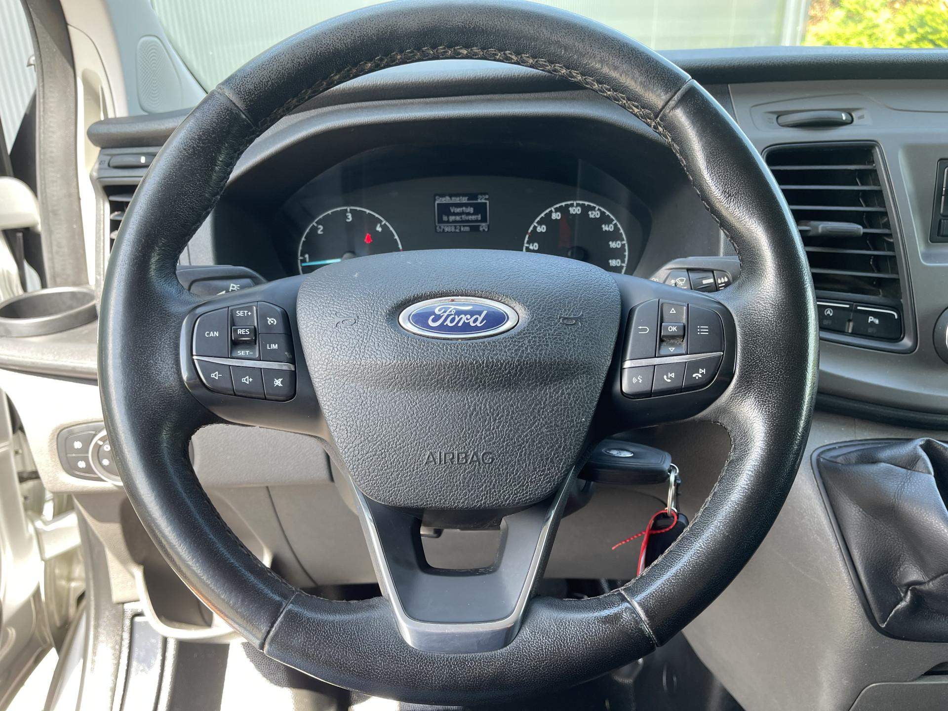 Foto 9 van Ford 2.0 TDCI / L1H1 / AIRCO / CRUISE / IMPERIAAL / TREKHAAK / LED / 3-ZITS / PDC