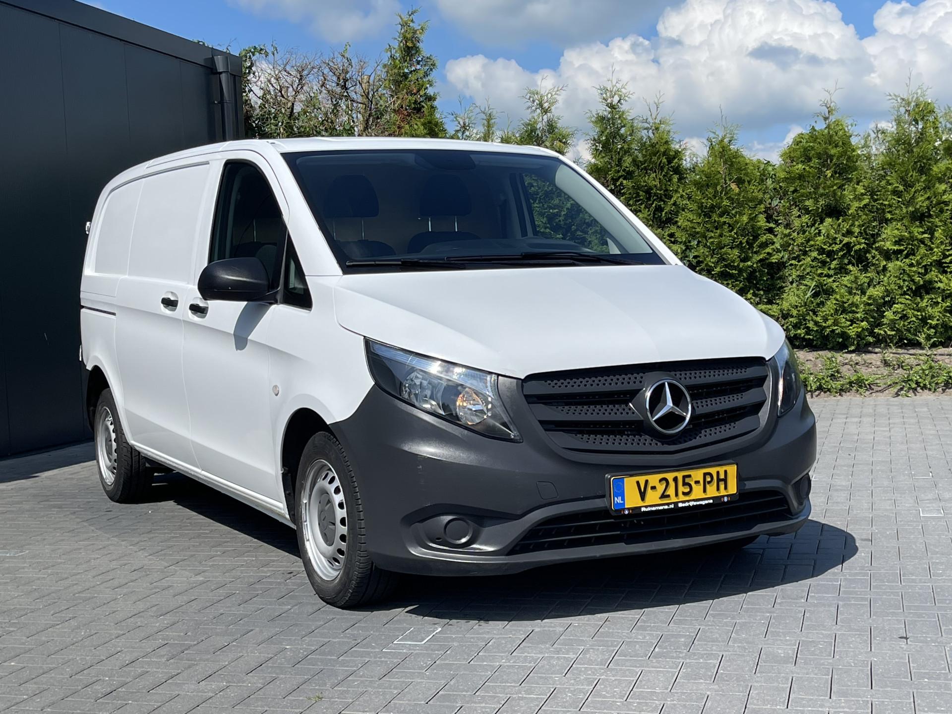 Foto 3 van Mercedes-Benz 111 CDI 115 PK / L1H1 / 1e EIG. / AIRCO / INRICHTING / BIJRIJDERSBANK / PDC