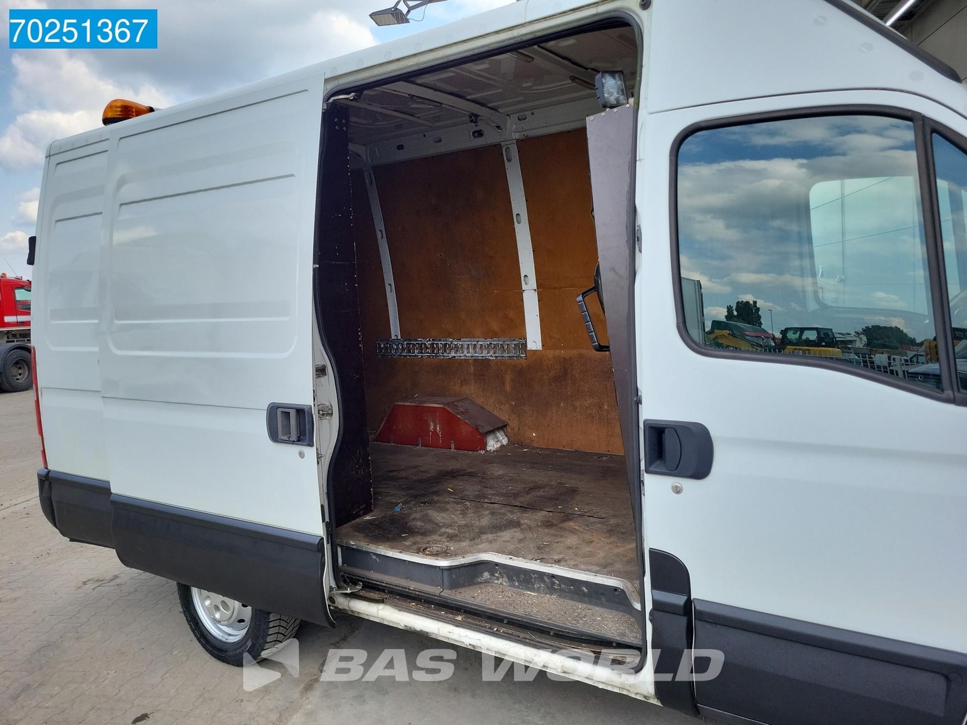 Foto 7 van Iveco 35S13 L2H2 Euro5 Zwaailamp APK 12-2024 12m3