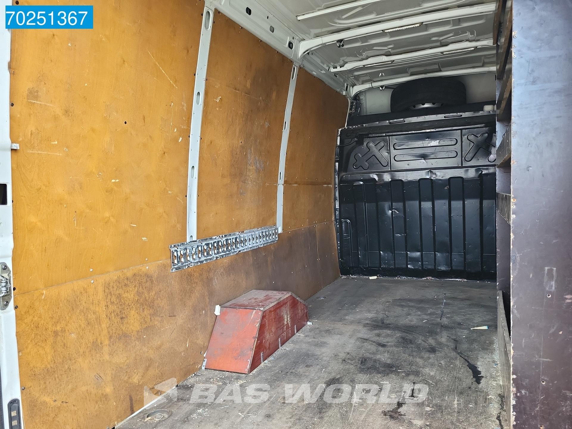 Foto 8 van Iveco 35S13 L2H2 Euro5 Zwaailamp APK 12-2024 12m3